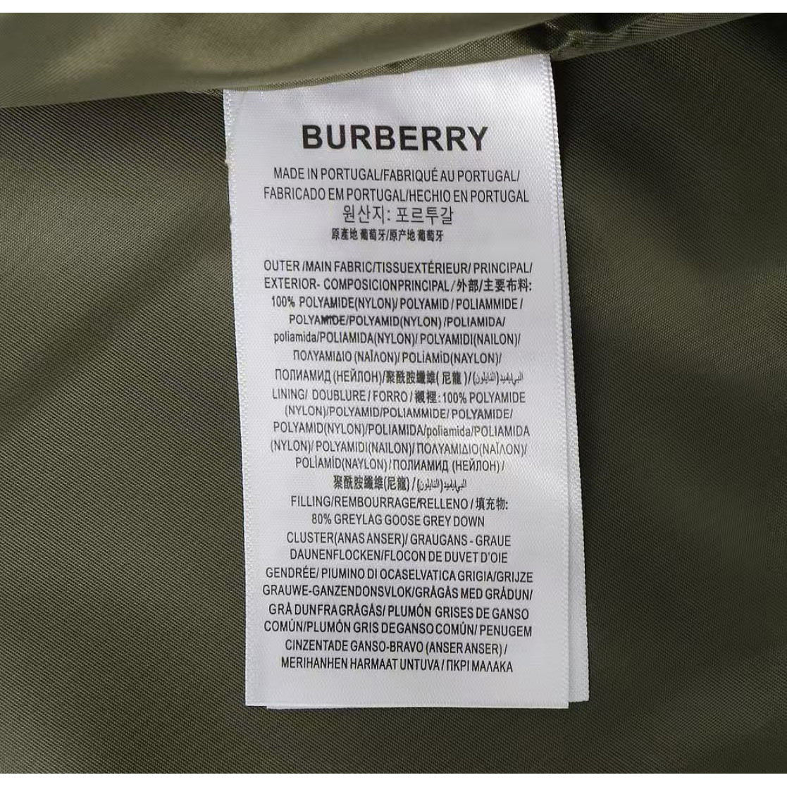<p>BURBERRY 男士夹克外套(綠)<br />
&nbsp;</p>