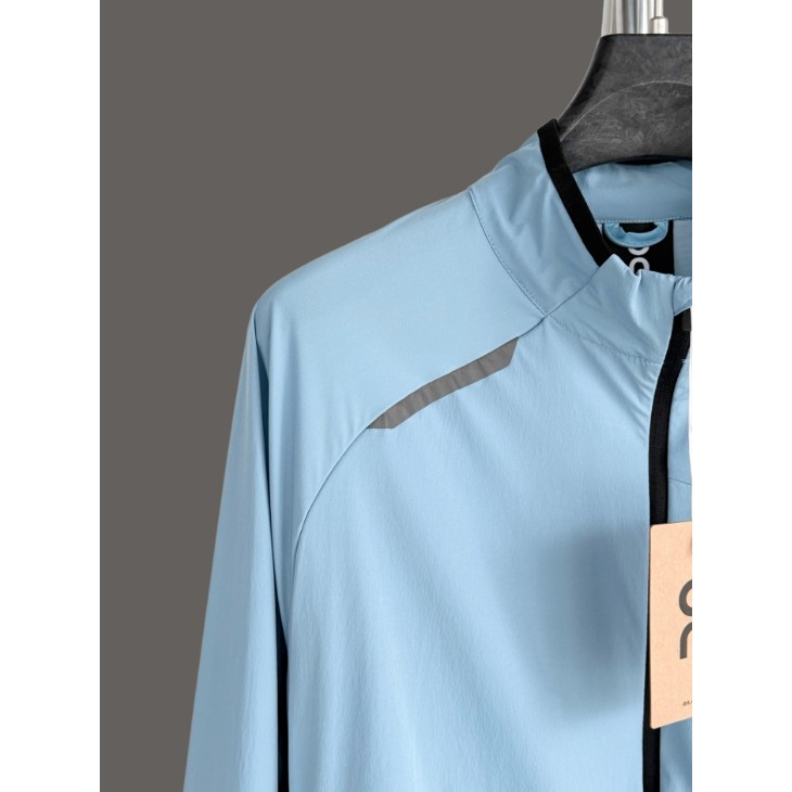 <p>On Weather Jacket Insulated 輕量外套</p>