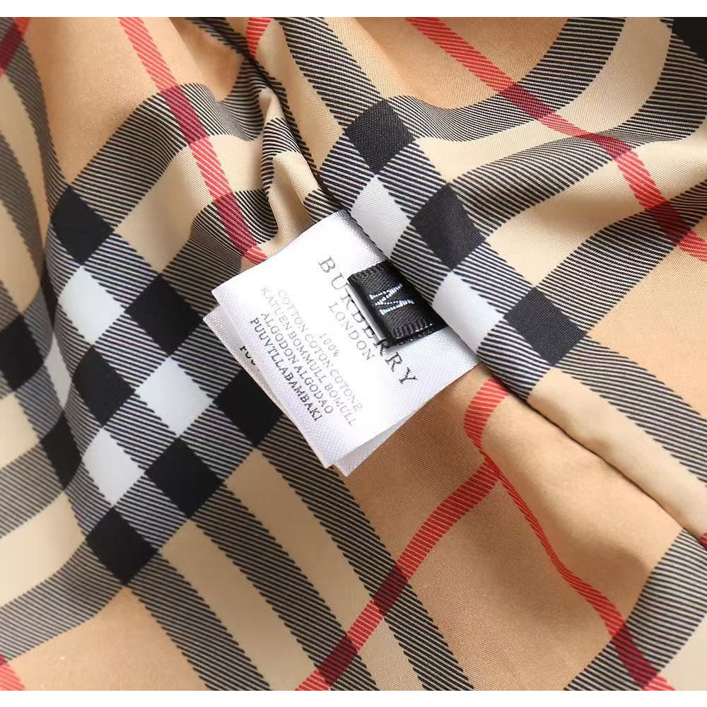<p>BURBERRY&nbsp;男士夹克外套(黑)</p>