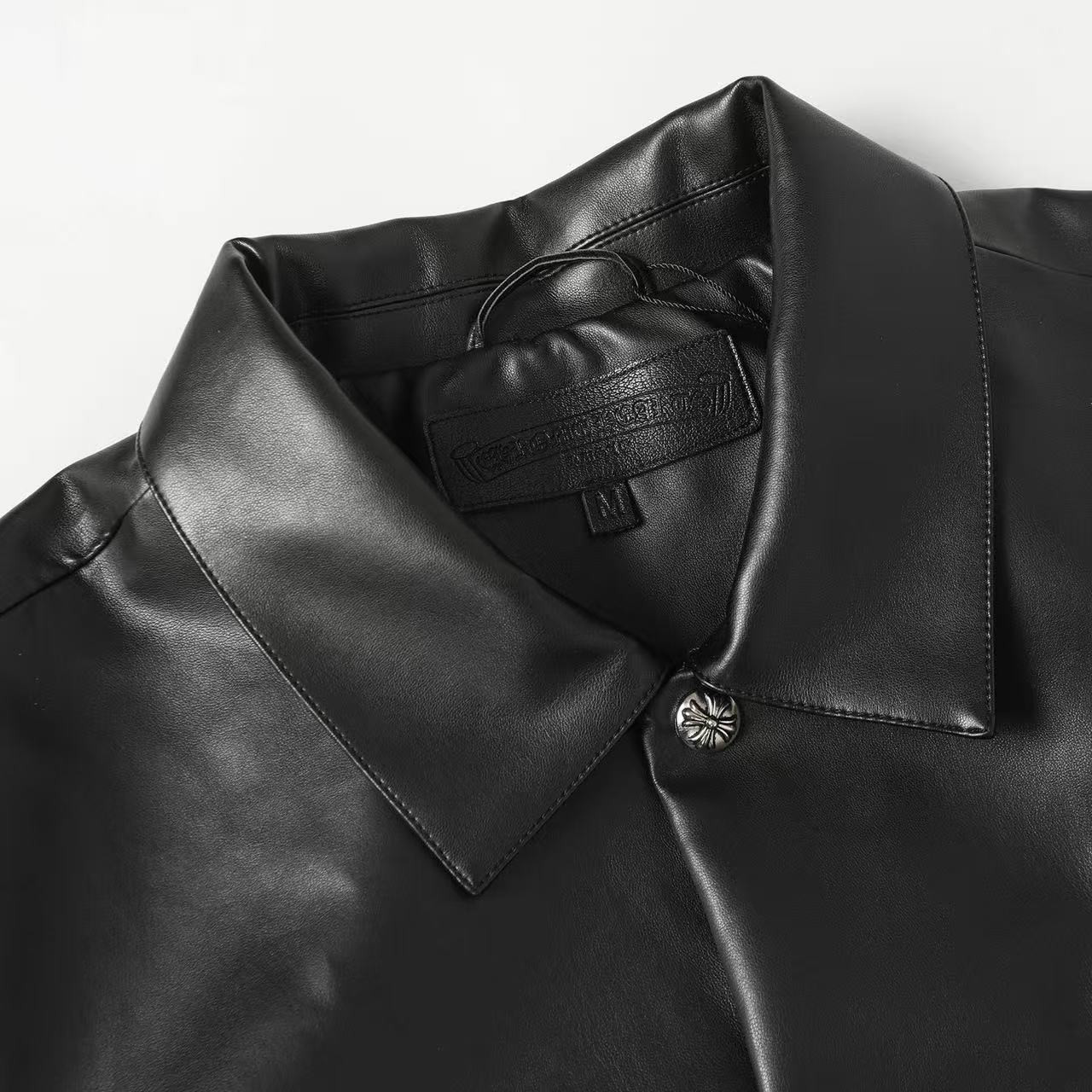 <p>Chrome Hearts 五金十字架皮衣按扣夹克外套(黑)</p>
