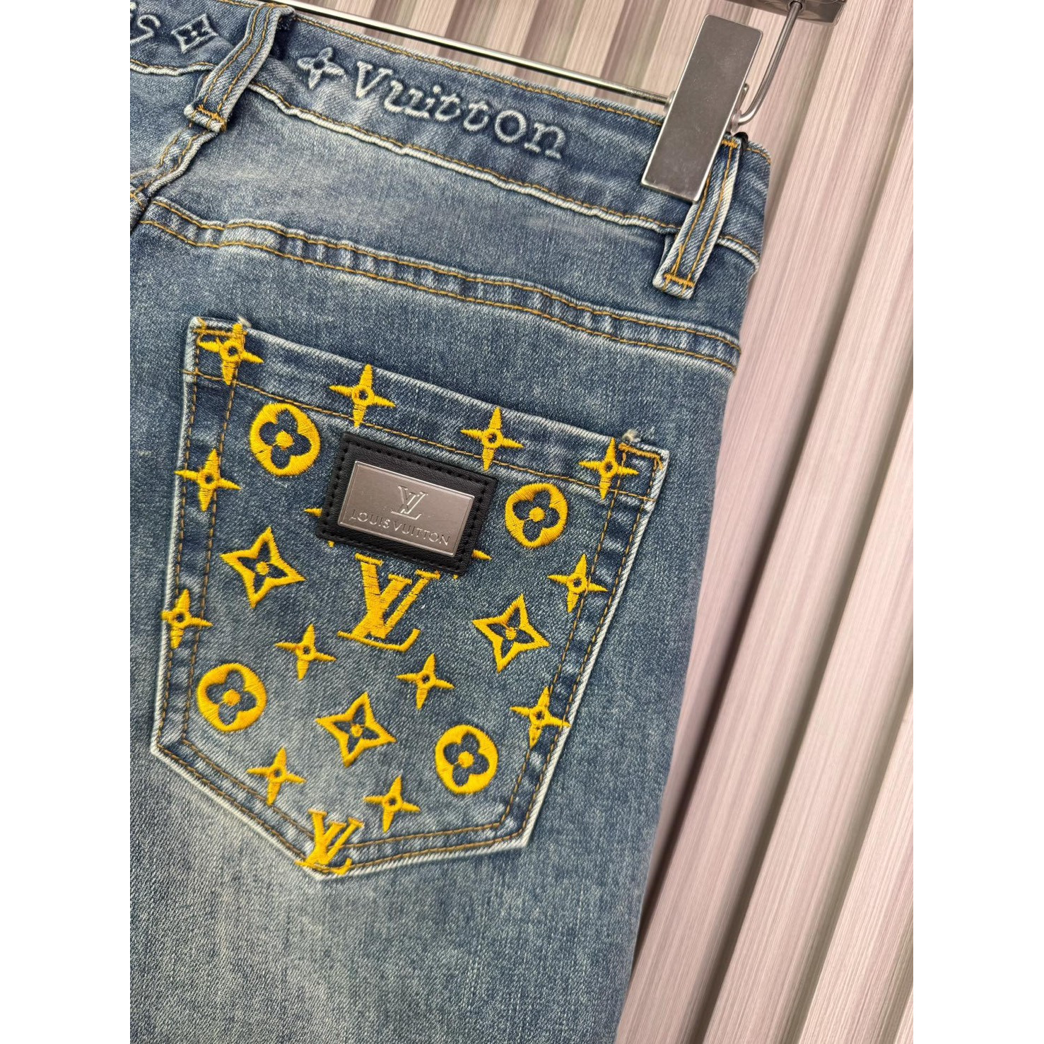 <p>LV 休閒牛仔褲</p>