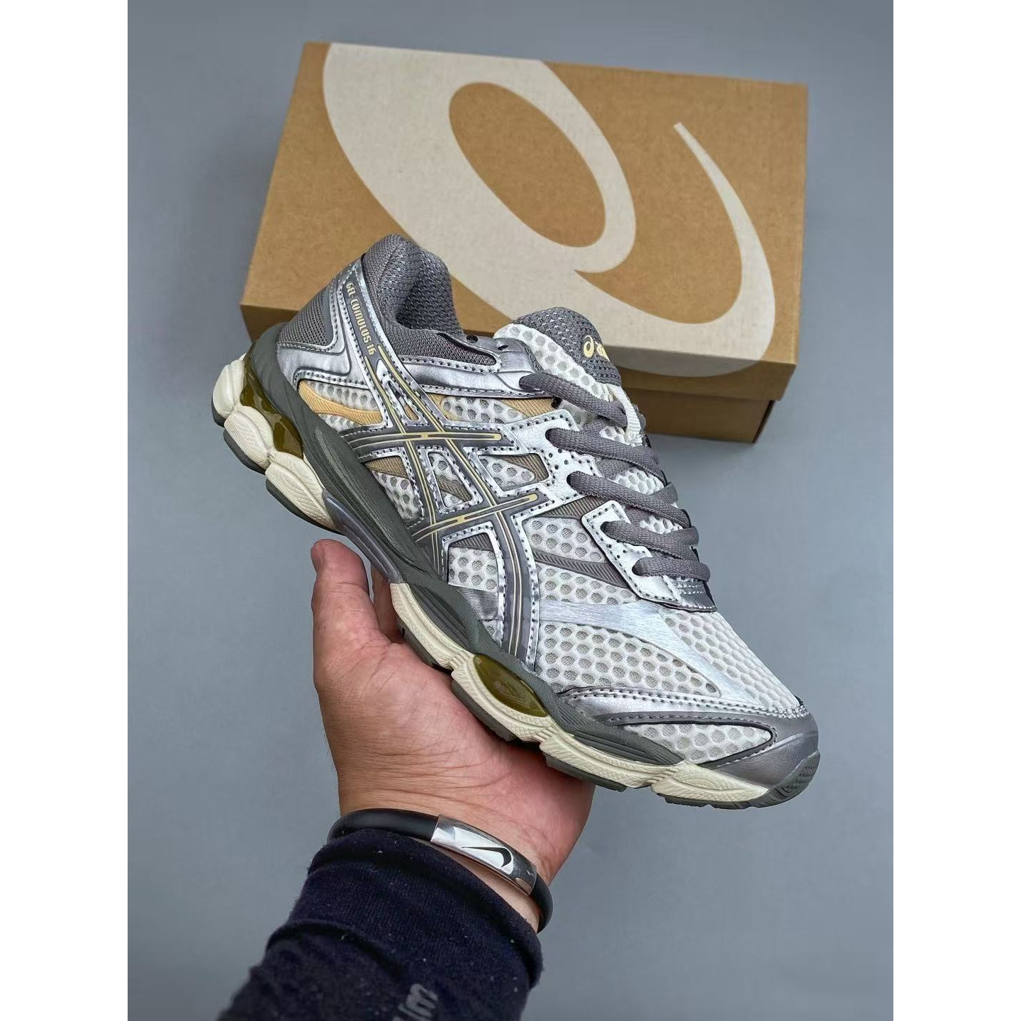 <p>Asics GEL-CUMULUS 16 跑步鞋</p>