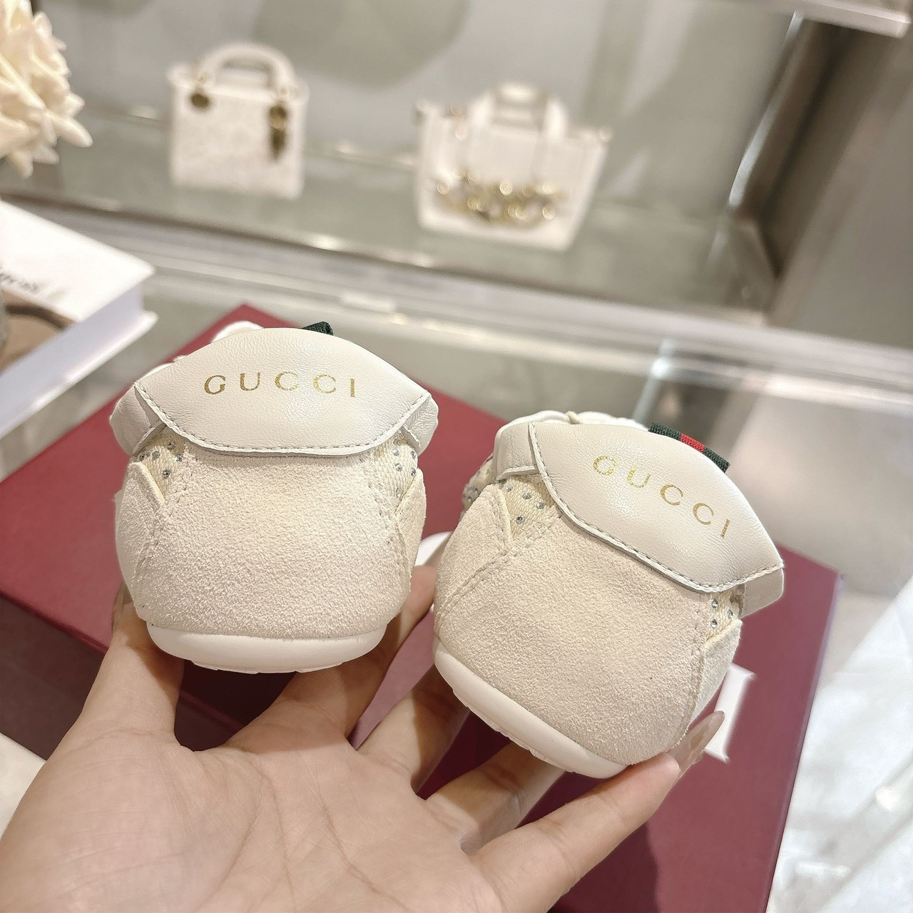 <p>GUCCI 水晶钻鞋(白)</p>