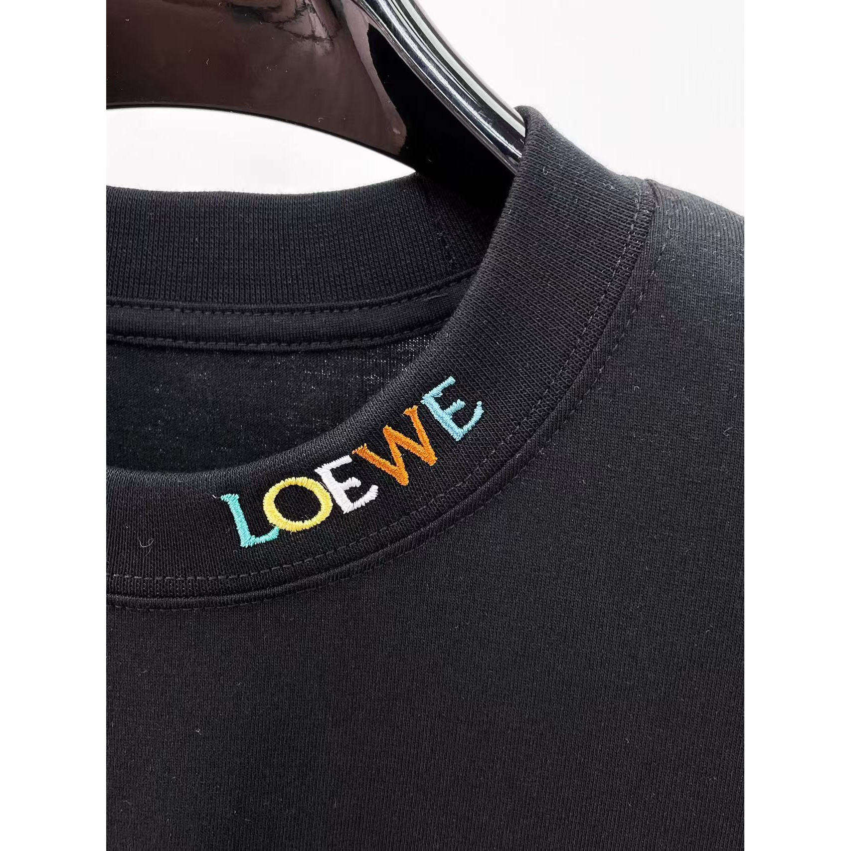 <p>LOEWE 专柜新款短袖T恤(黑)</p>