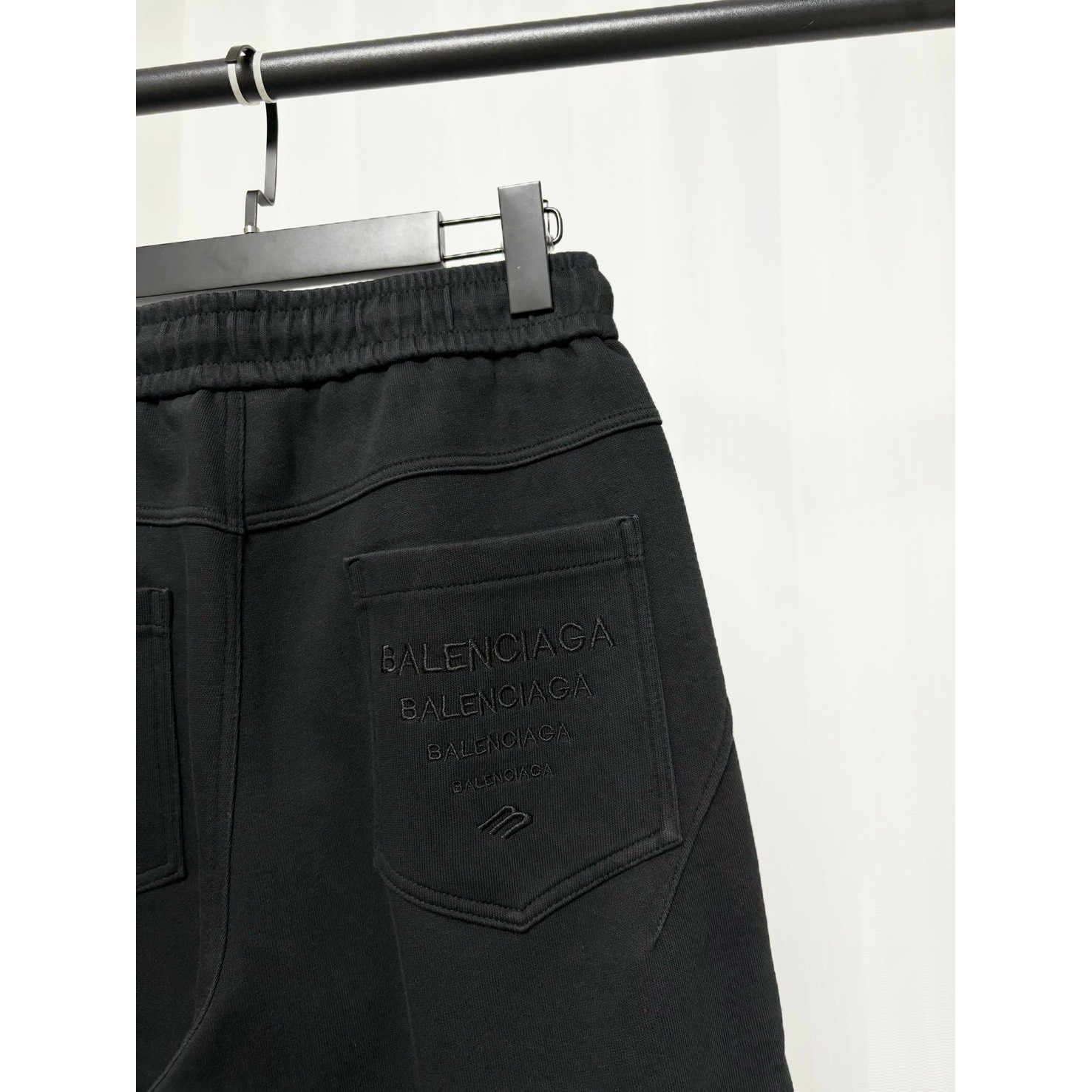 <p>Balenciaga 休闲长裤</p>