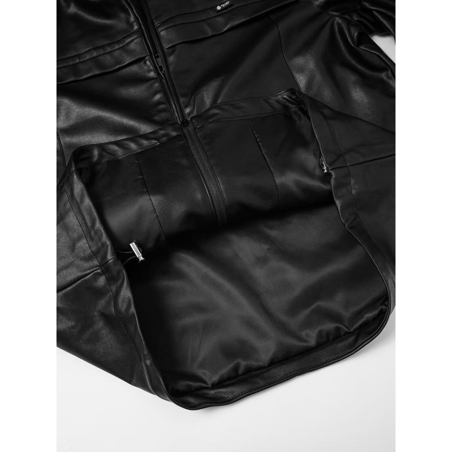 <p>Prada 胸前小标皮衣外套(黑)</p>