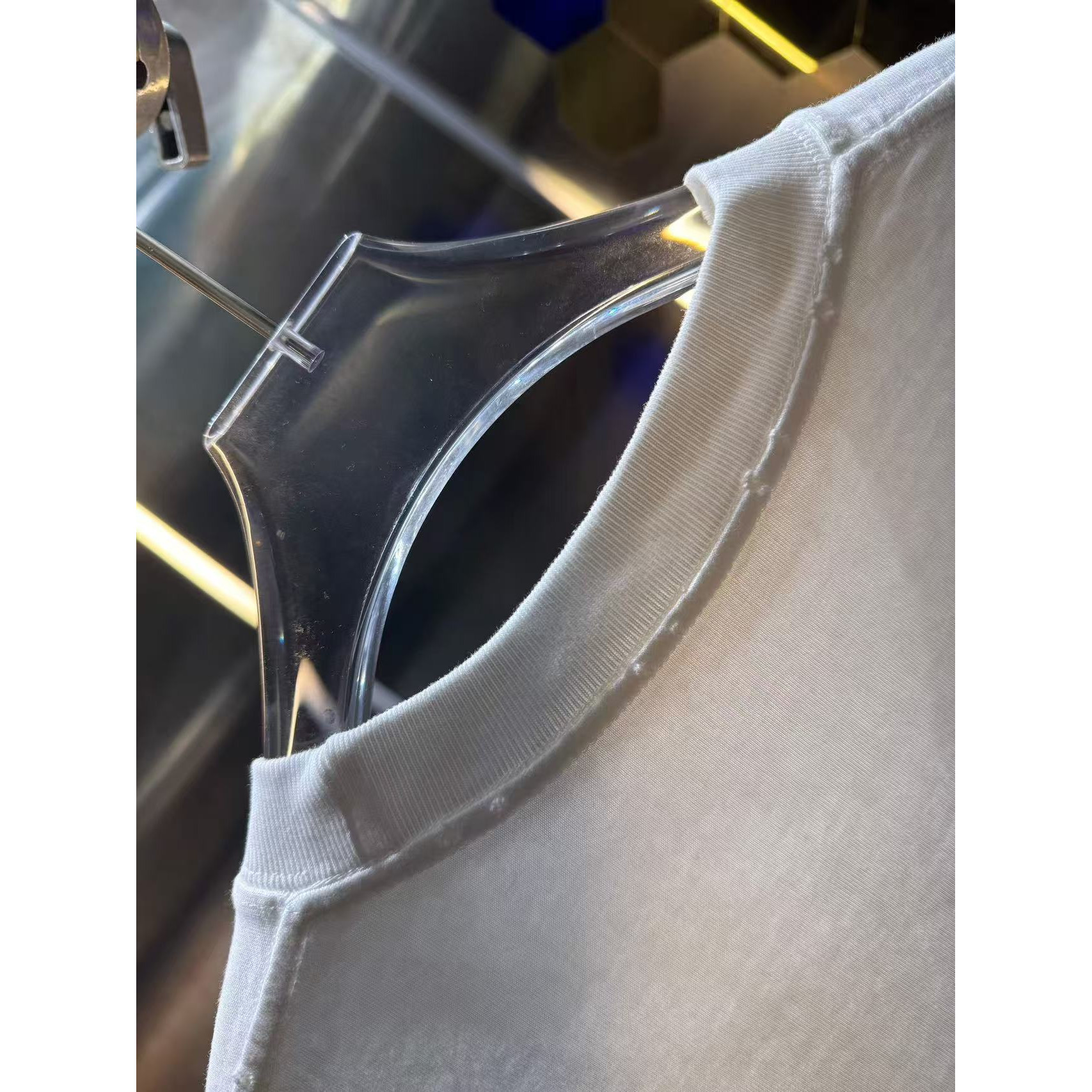 <p>Balenciaga 洗水磨破短袖T恤(洗水白)</p>