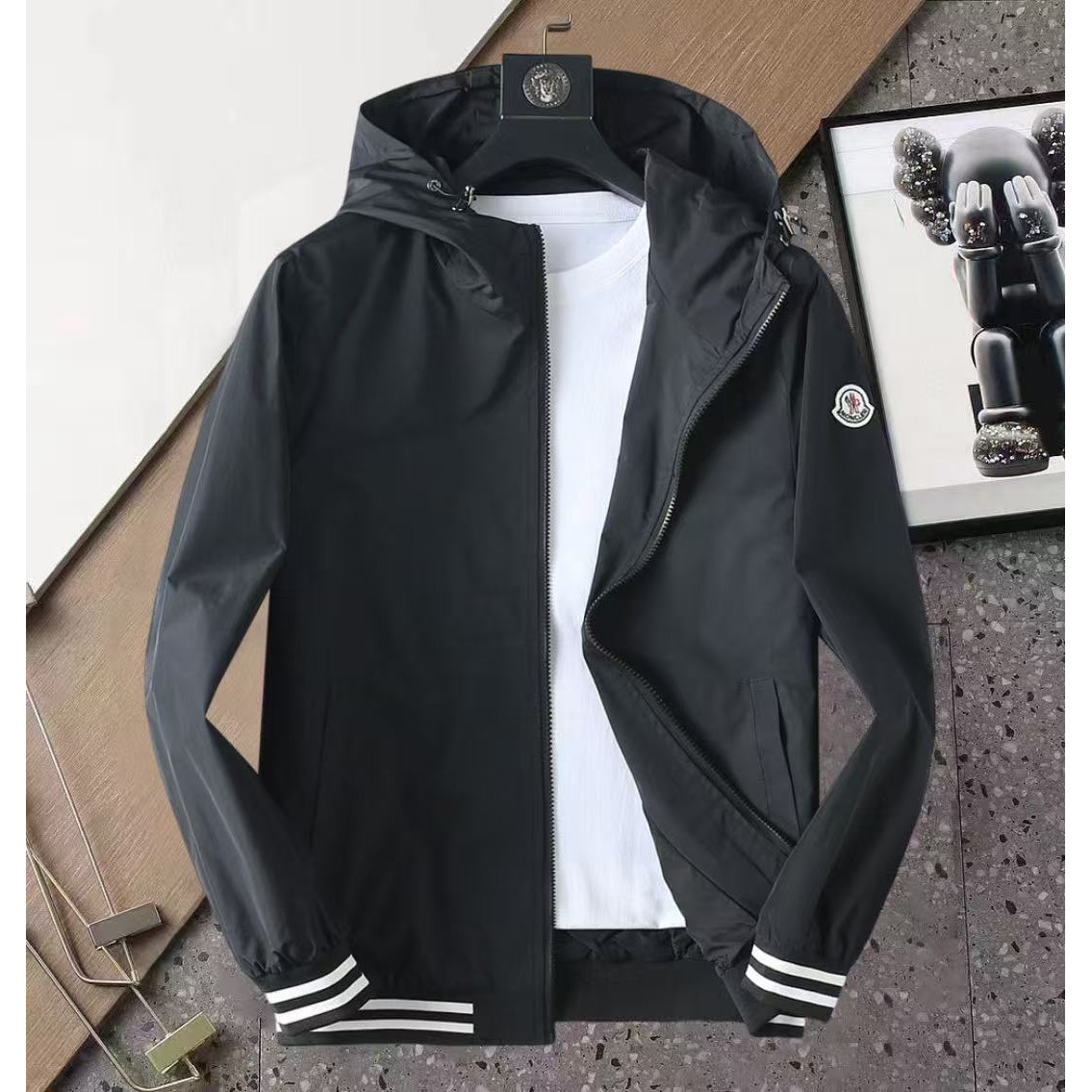<p>MONCLER 男士夹克外套(黑)</p>