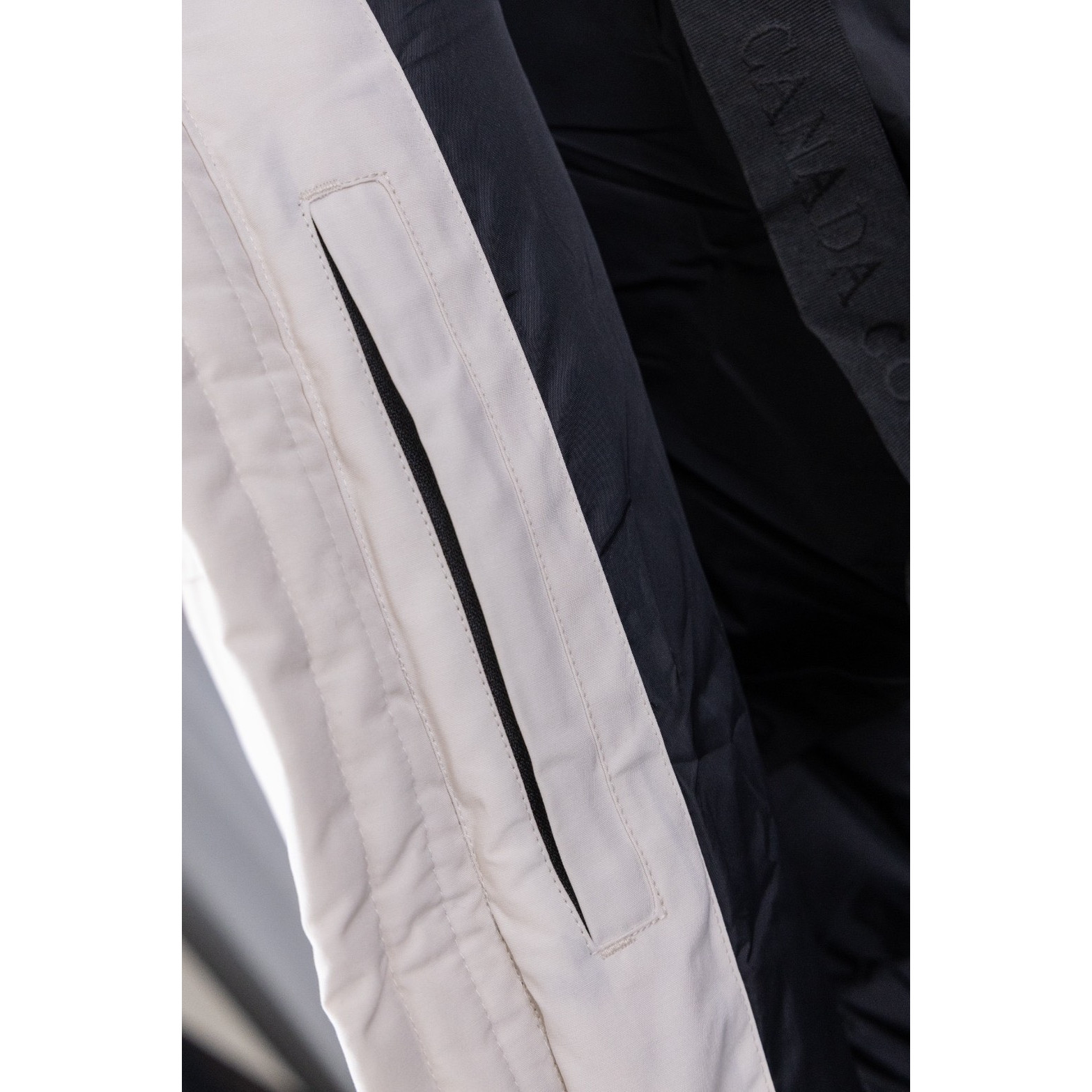<p>Canada Goose 顶级狼毛Expedition 08款 4660M 远征派克羽绒服(北辰白)</p>
