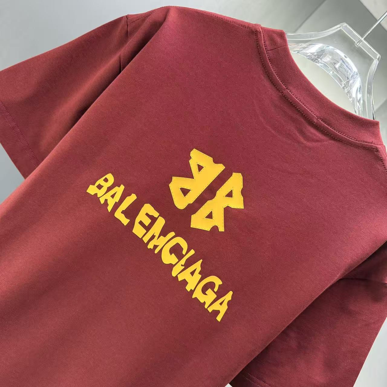 <p>Balenciaga 短袖T恤(紅)</p>