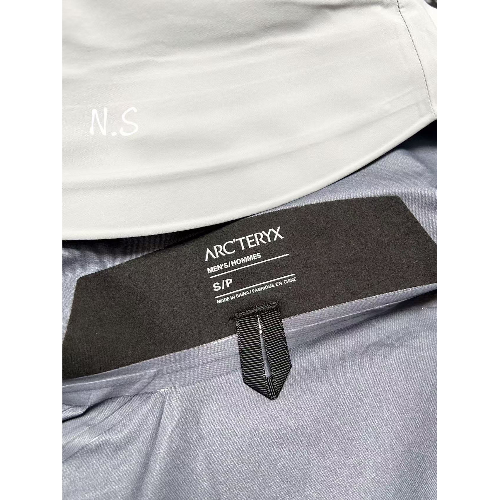 <p>Arc'teryx SL硬壳冲锋衣(隐秘灰)</p>