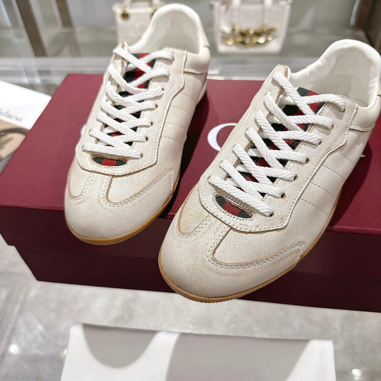<p>GUCCI 德训鞋(女款-白)</p>