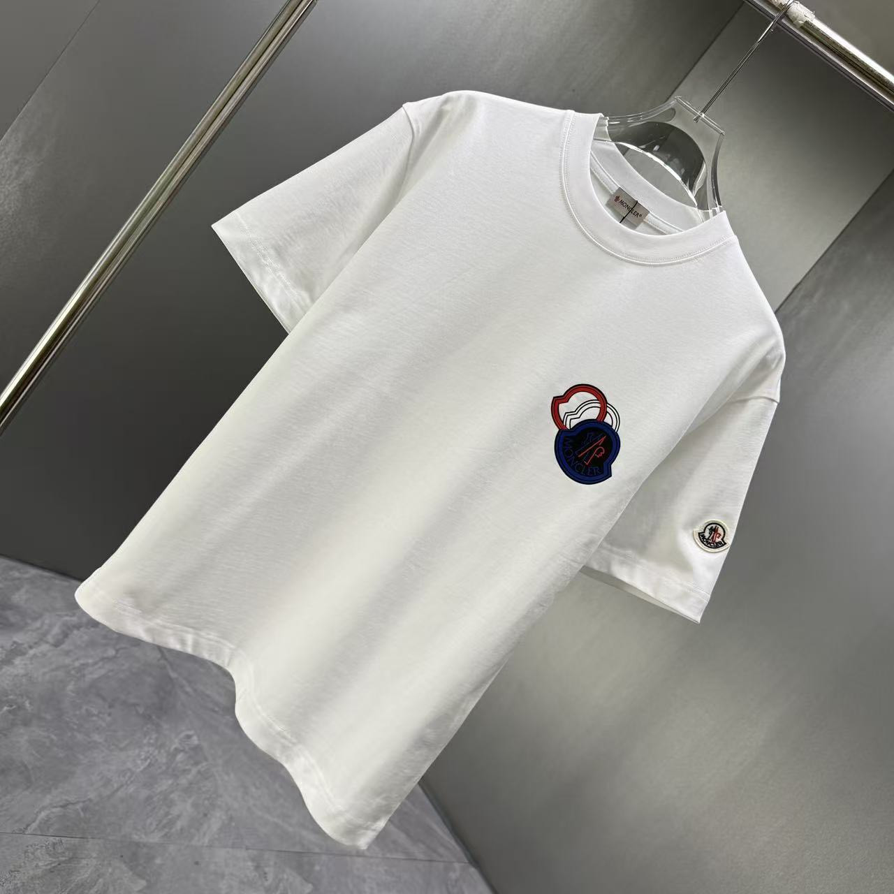 <p>Moncler 短袖T恤(白)</p>