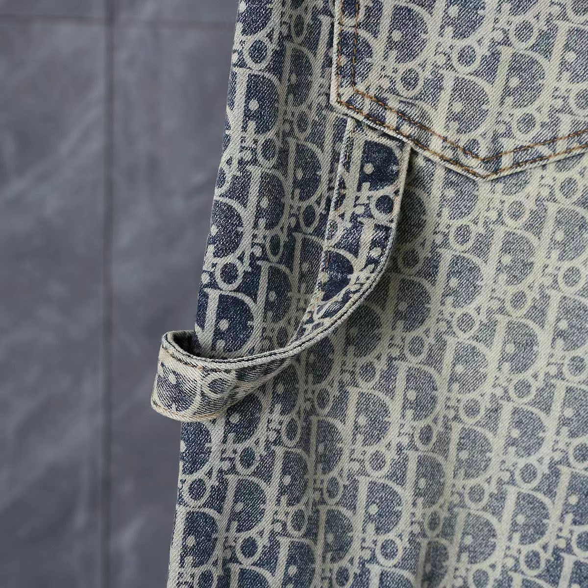 <p>DIOR&nbsp;丹宁水洗牛仔裤(D6921)</p>