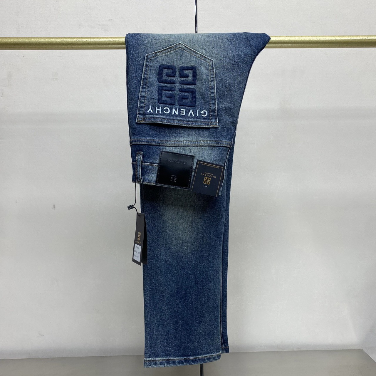 <p>GIVENCHY 丹宁水洗牛仔裤(2601)</p>
