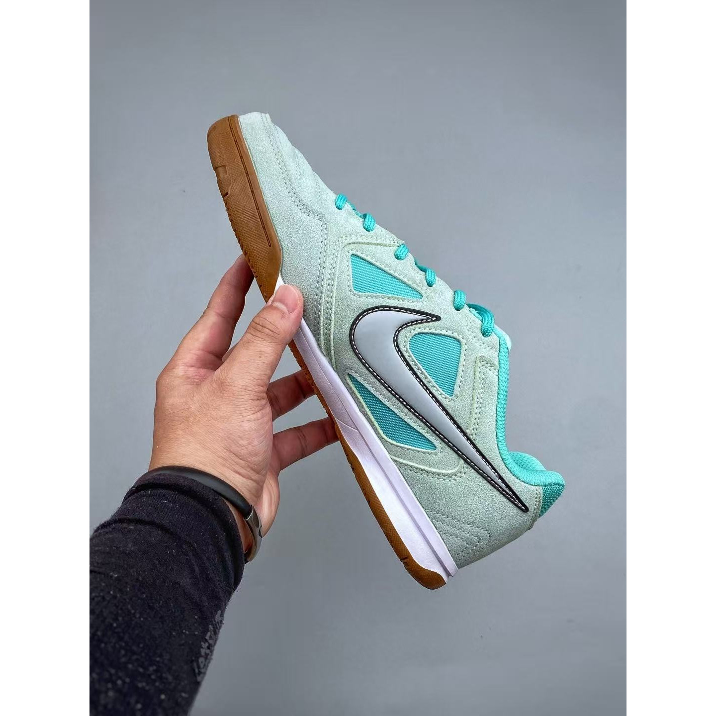 <p>NIKE GATO 低帮生活休闲鞋&nbsp;</p>
