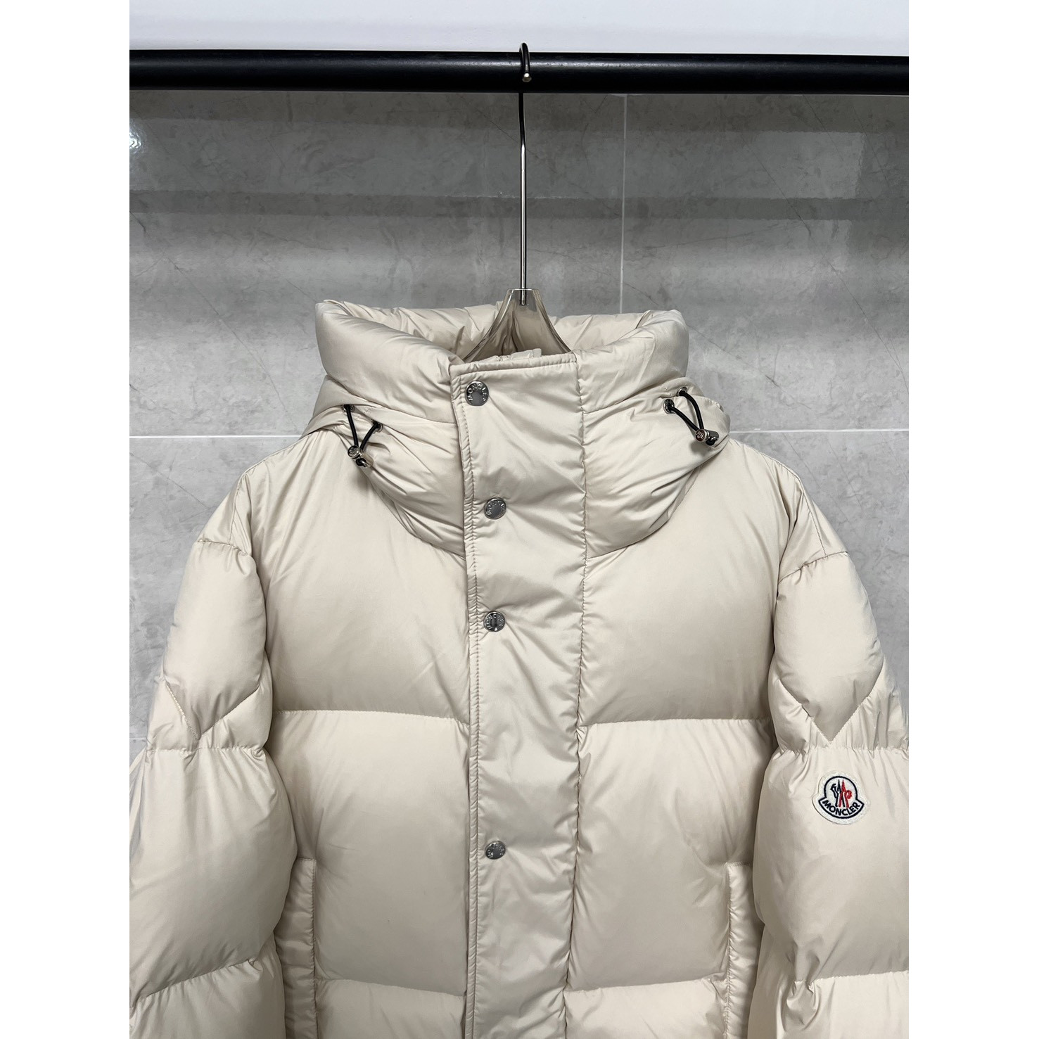 <p>Moncler 羽绒服 (白)</p>