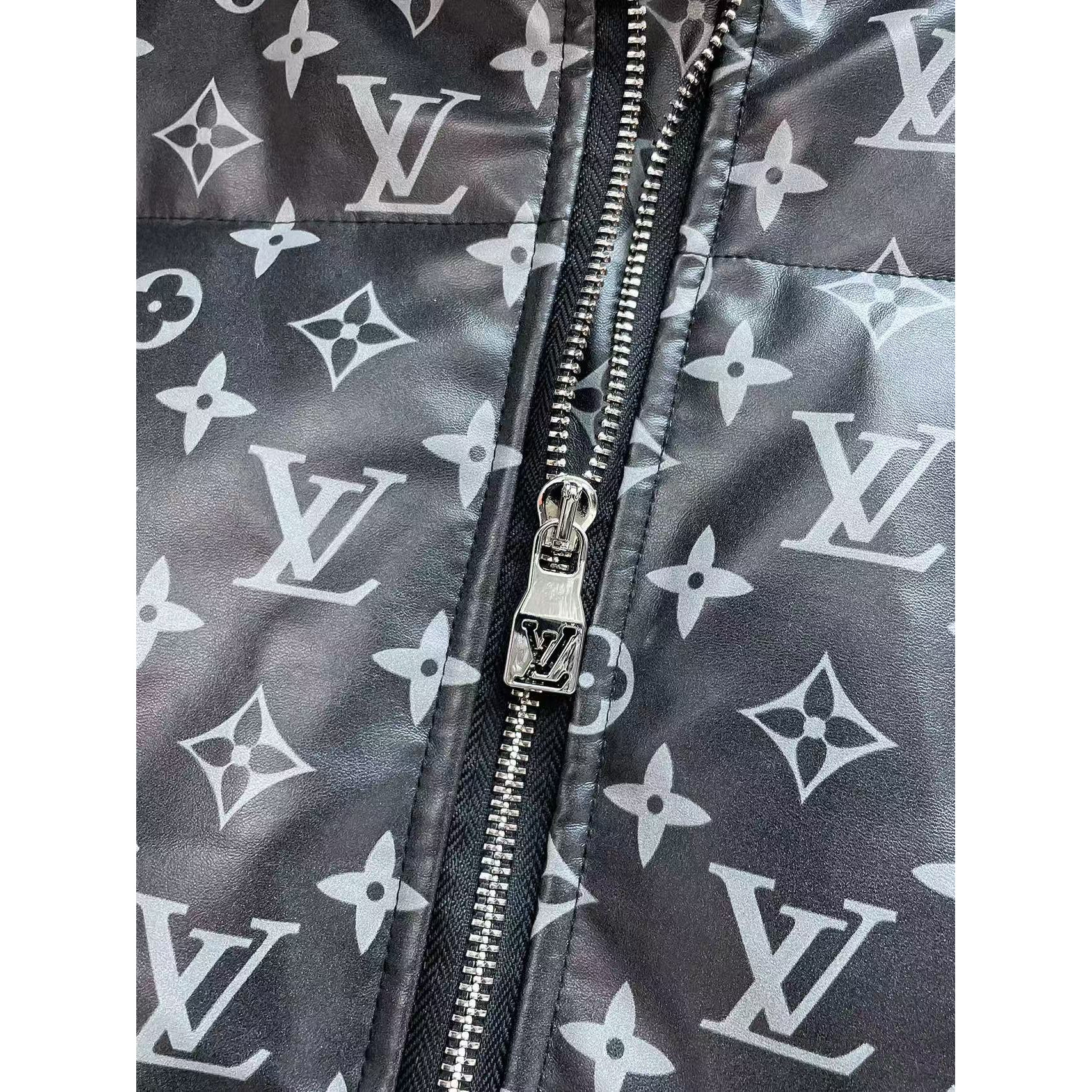 <p>LV 秋冬新款羽绒服(黑)</p>