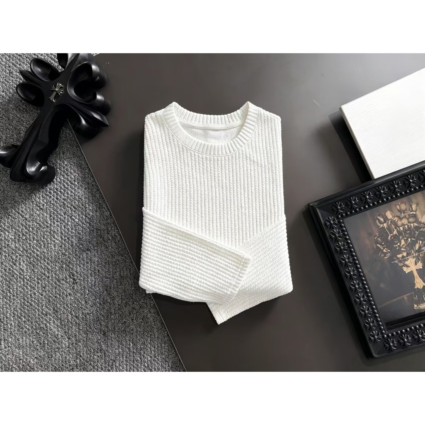 <p>Loewe 高品质男士卫衣(白)</p>