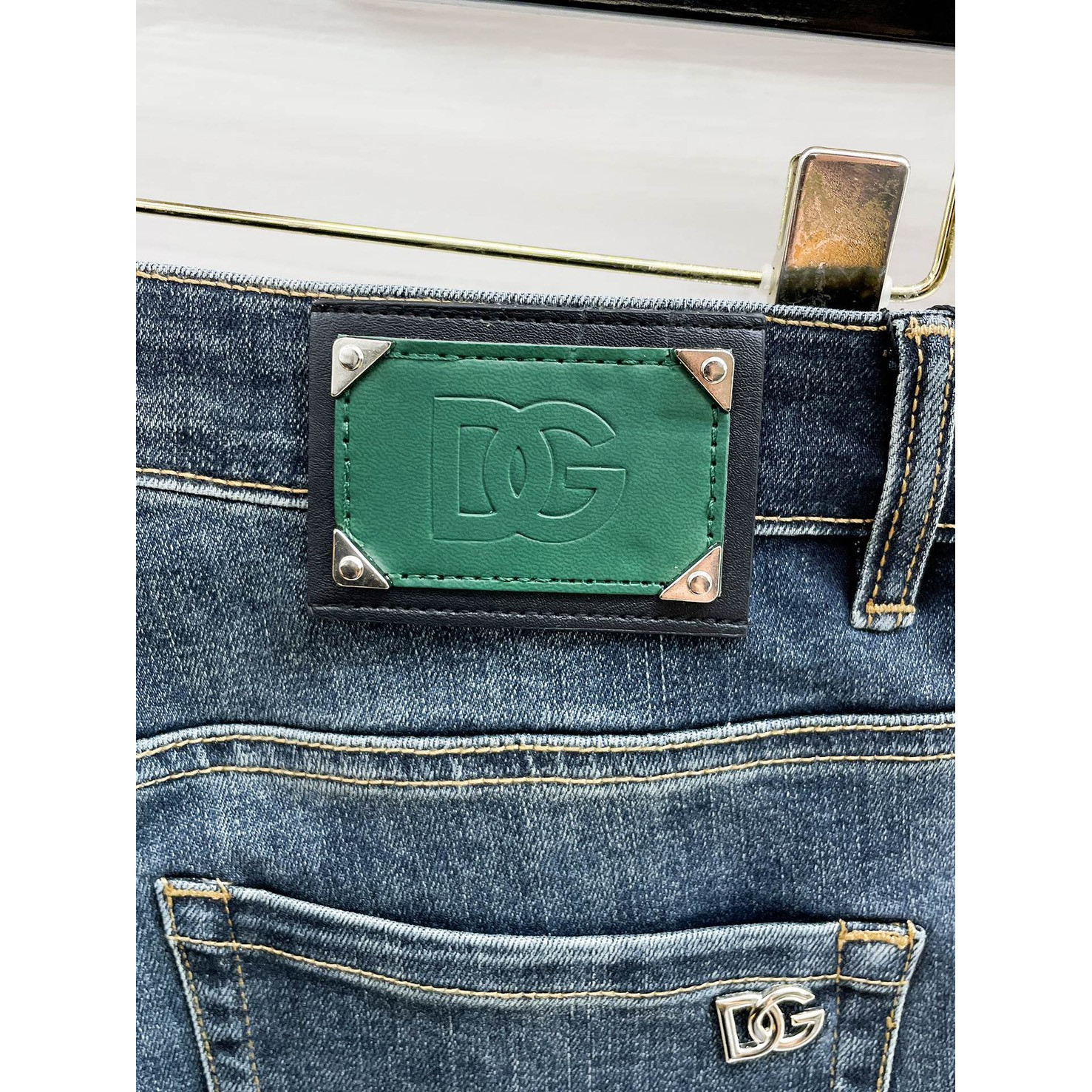 <p>D&amp;G&nbsp;高品质牛仔裤(藍)</p>