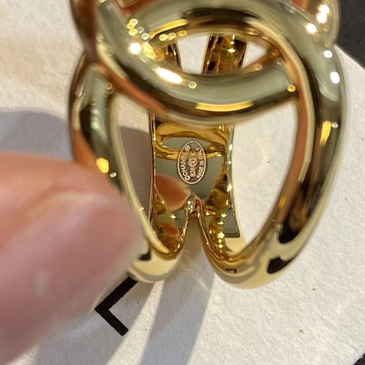 <p>CHANEL 镂空双c戒指</p>