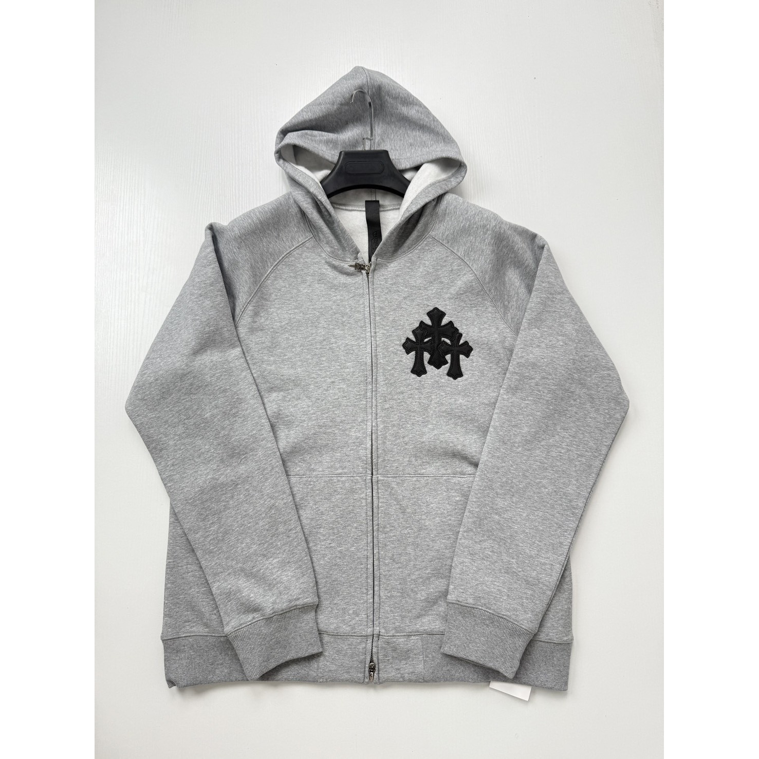<p>CHROME HEARTS 十字架皮标拉链连帽外套(灰)</p>