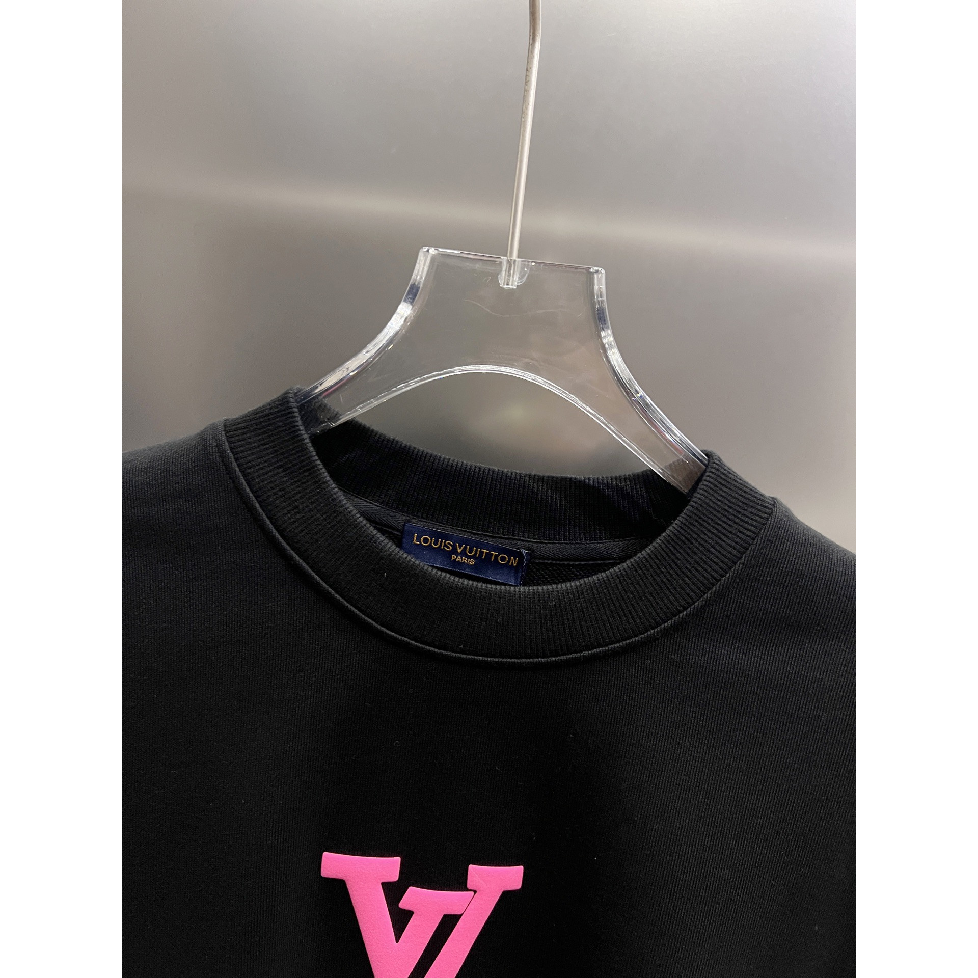 <p>LV 圆领长袖卫衣(黑)</p>