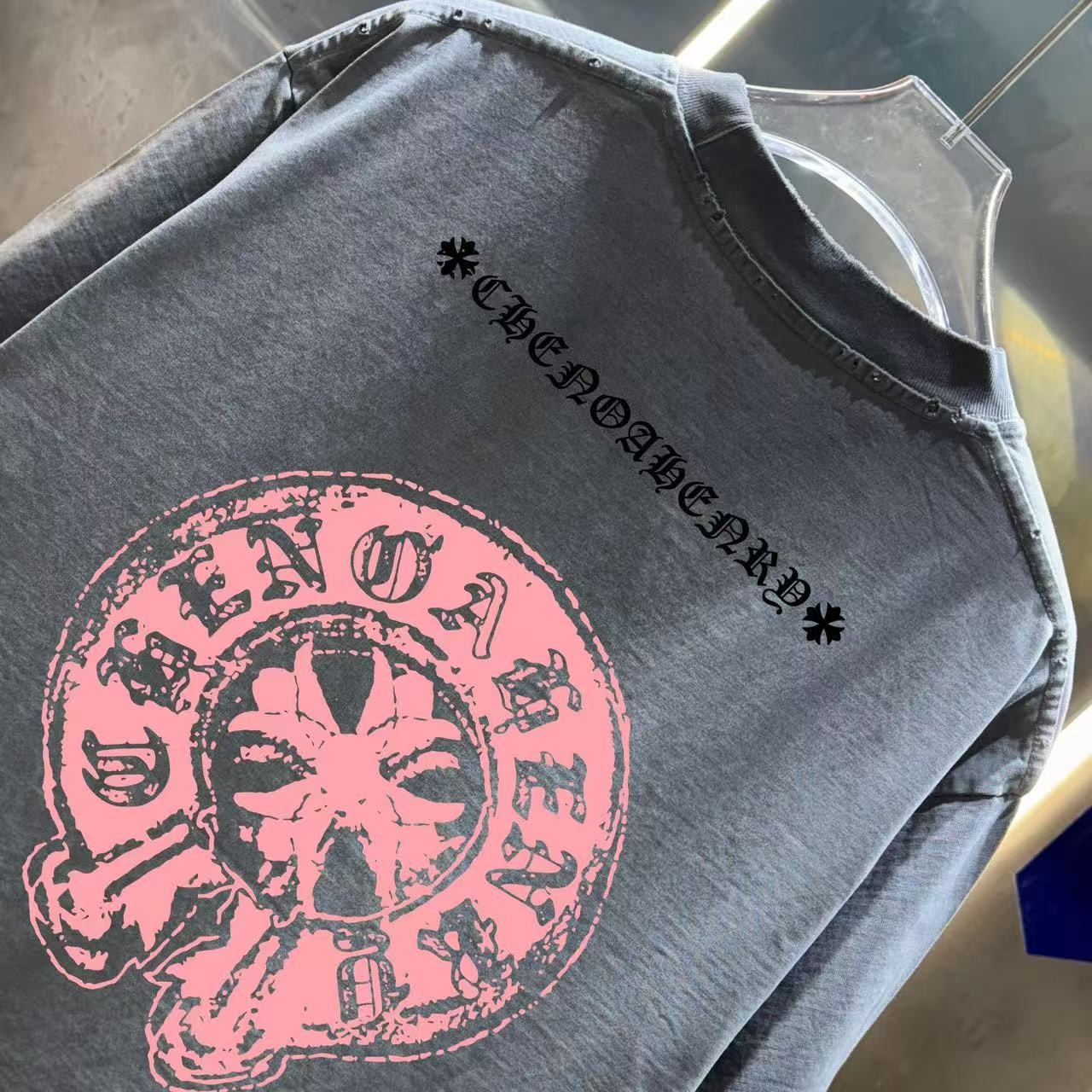 <p>CHROME HEARTS&nbsp;洗水磨破短袖T恤(洗水灰)</p>