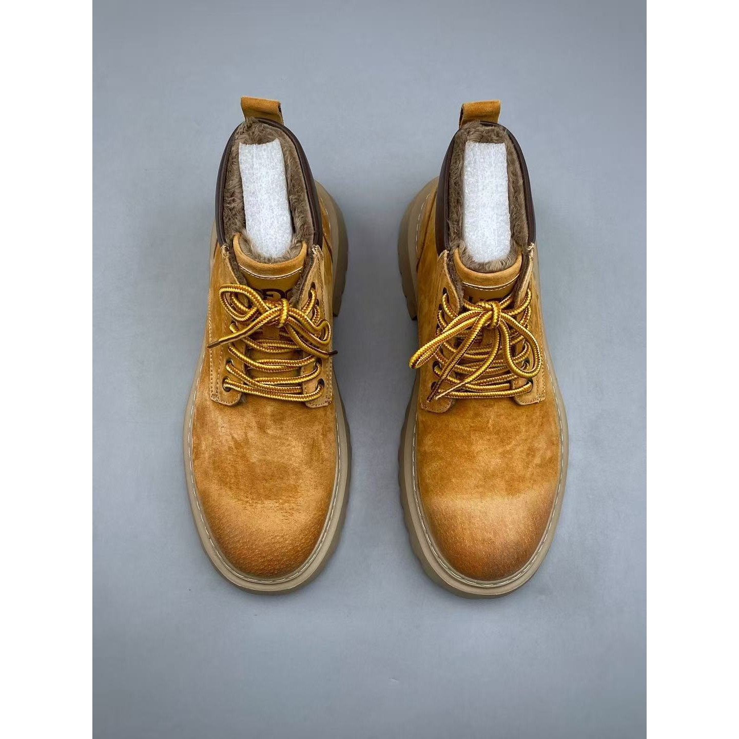 <p>UGG 休闲马丁靴</p>
