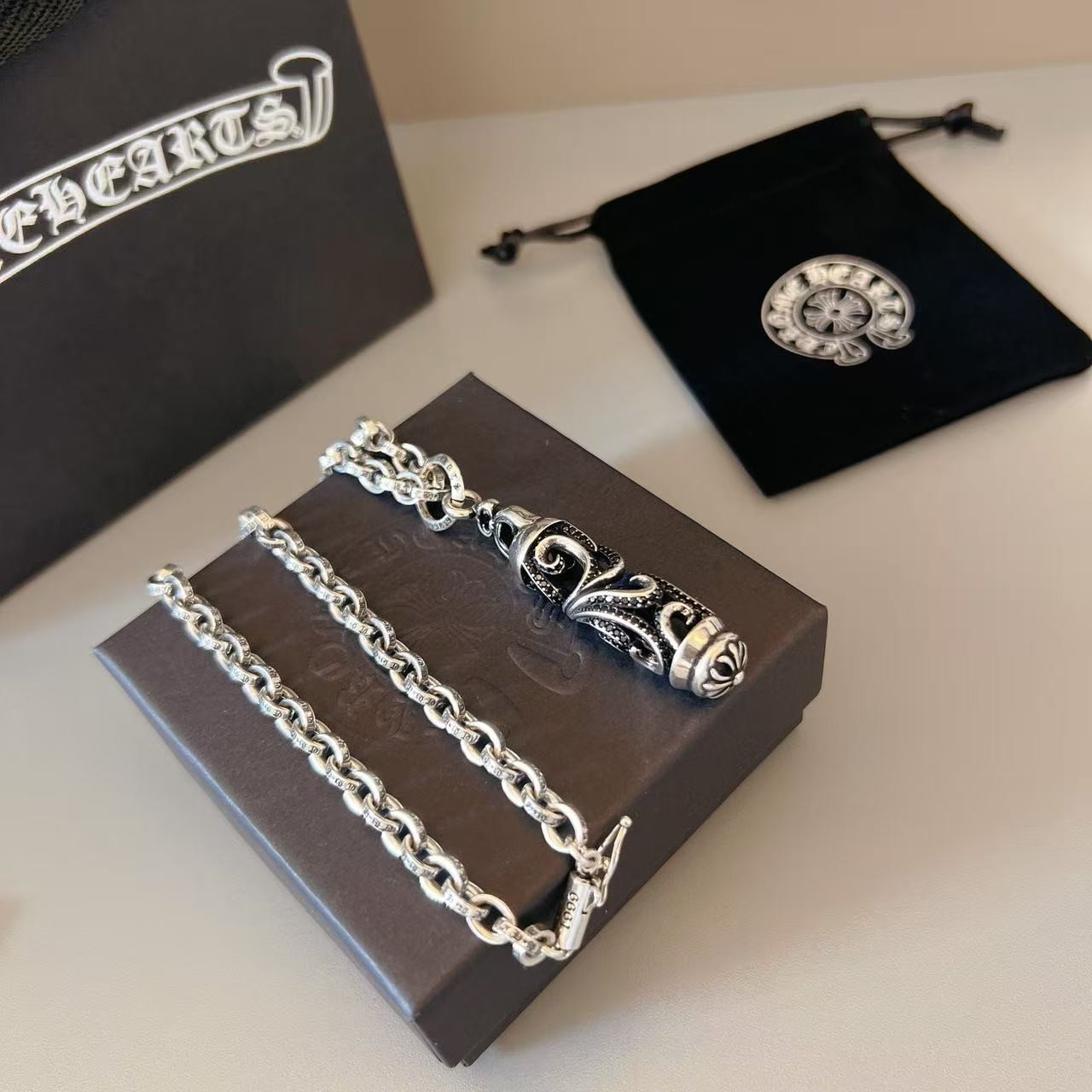 <p>CHROME HEARTS 項鍊</p>