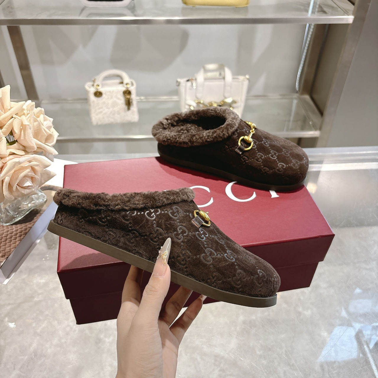 <p>GUCCI 穆勒羊毛拖鞋</p>