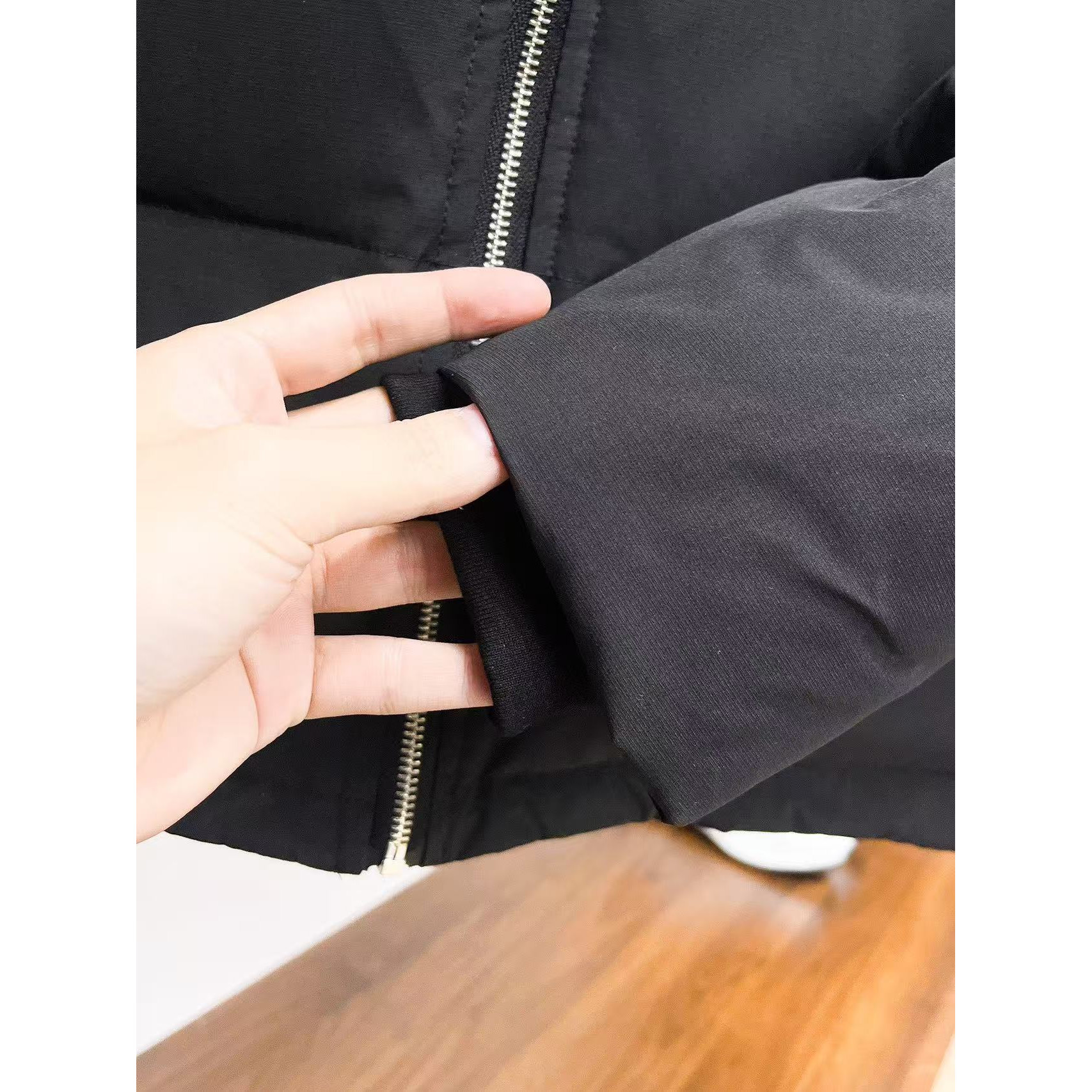 <p>MONCLER 秋冬新款羽绒服(黑)</p>