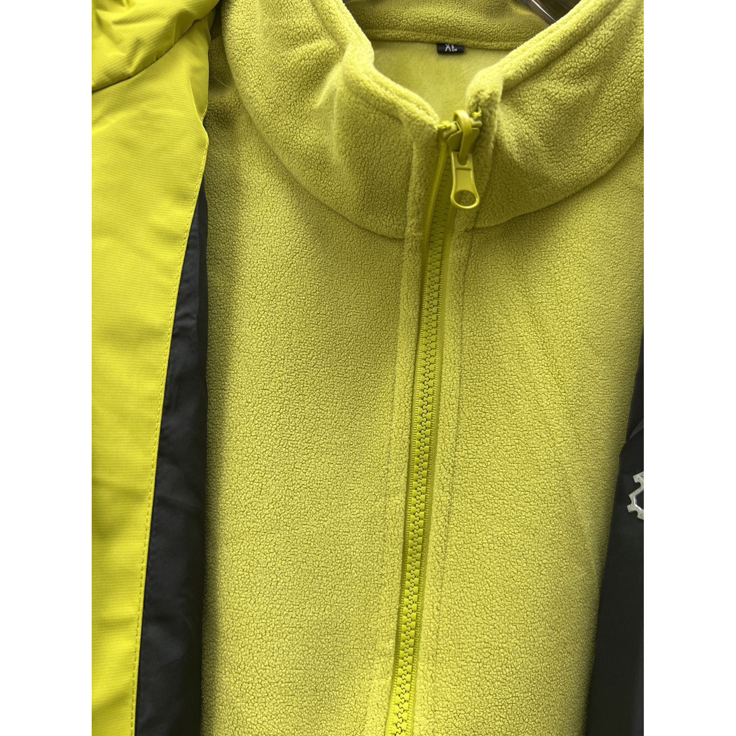 <p>KOLON SPORT KR系列冲锋衣外套(青绿)</p>