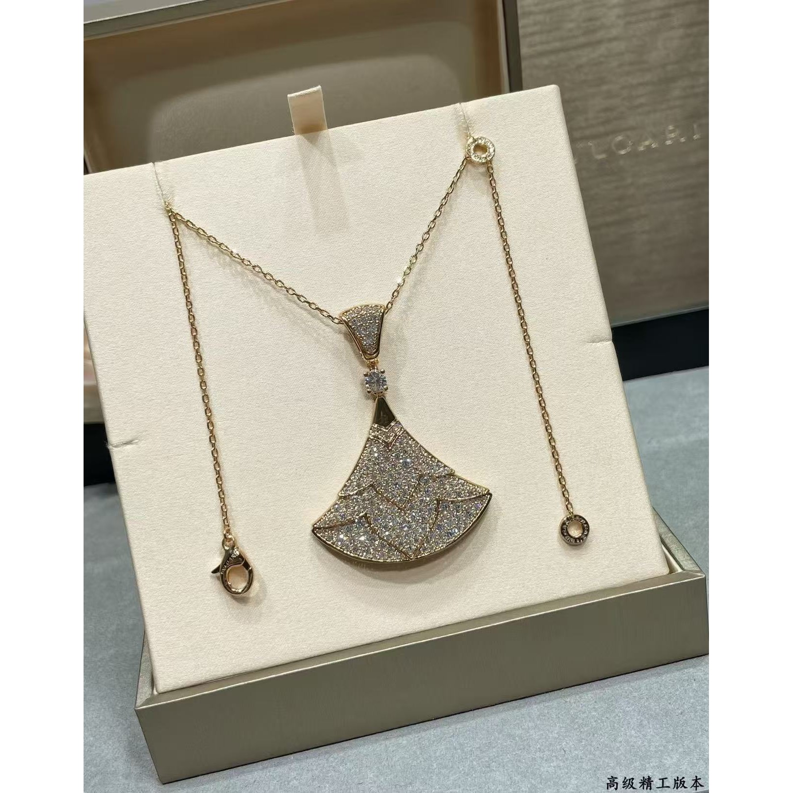 <p>BVLGARI&nbsp; 高级满钻雪山项链</p>