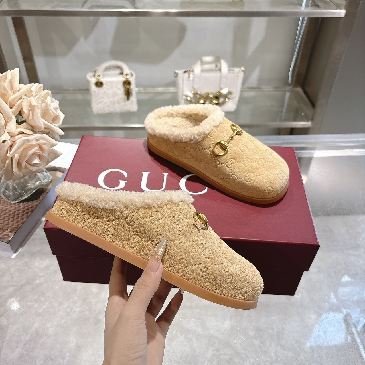 <p>GUCCI 穆勒羊毛拖鞋</p>