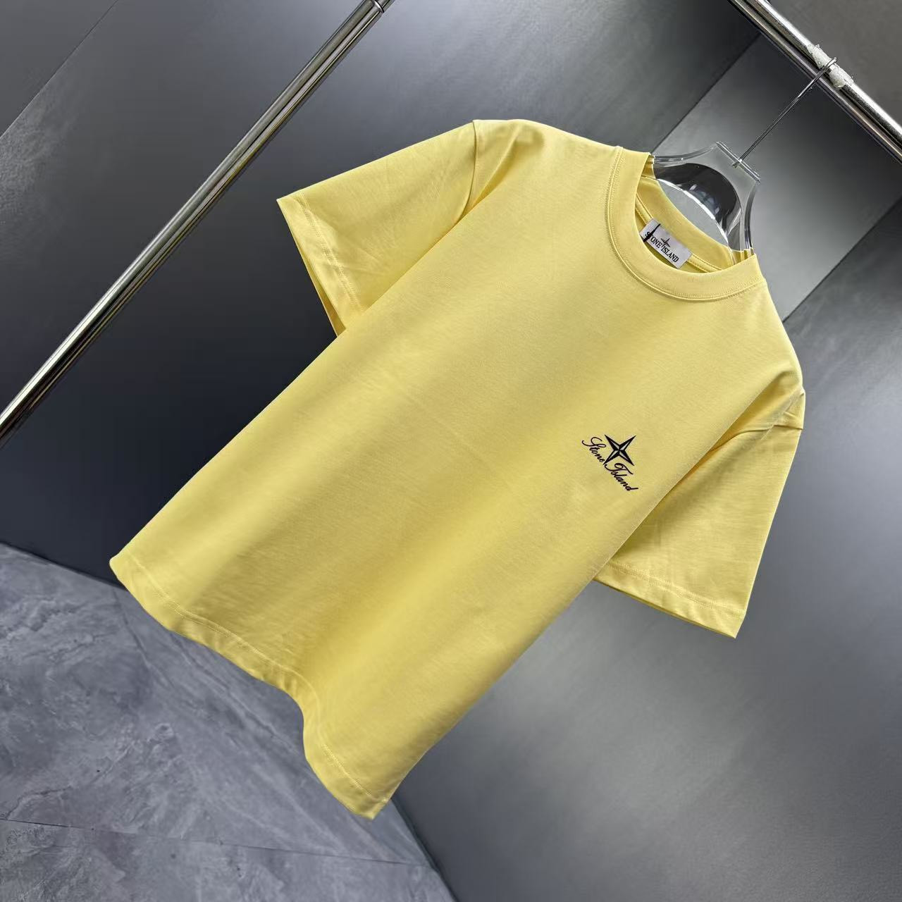 <p>Stone Island 短袖T恤(黃)</p>