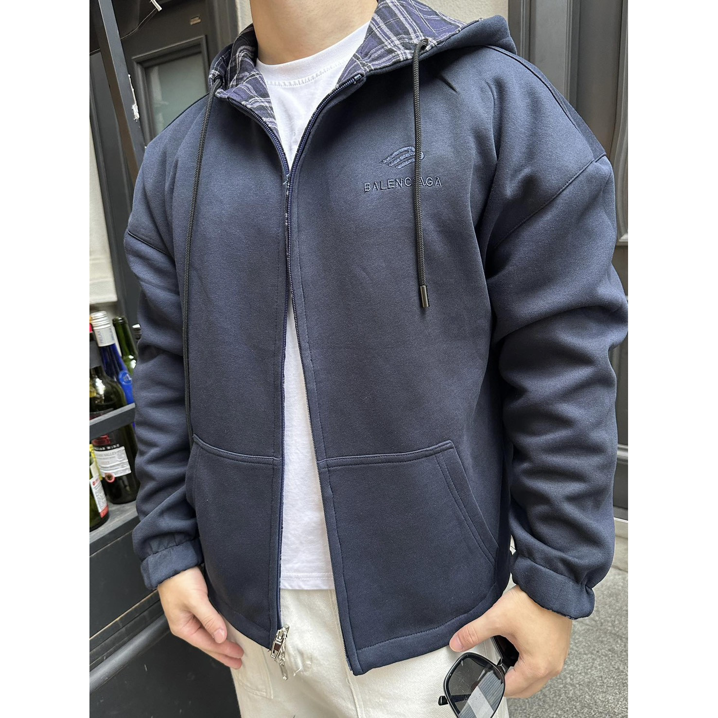 <p>Balenciaga 格纹贴布字母拉链外套</p>