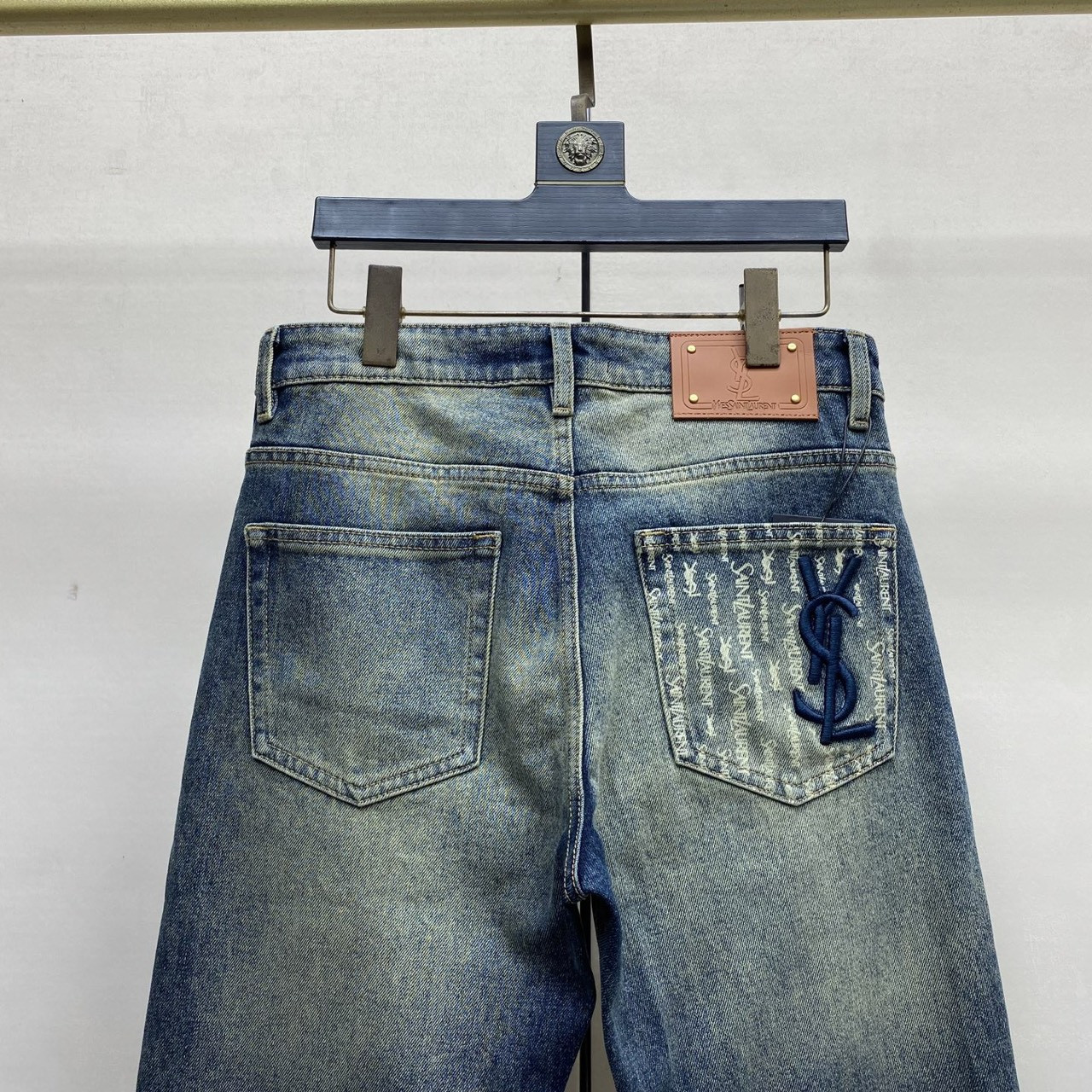 <p>YSL 丹宁水洗牛仔褲</p>