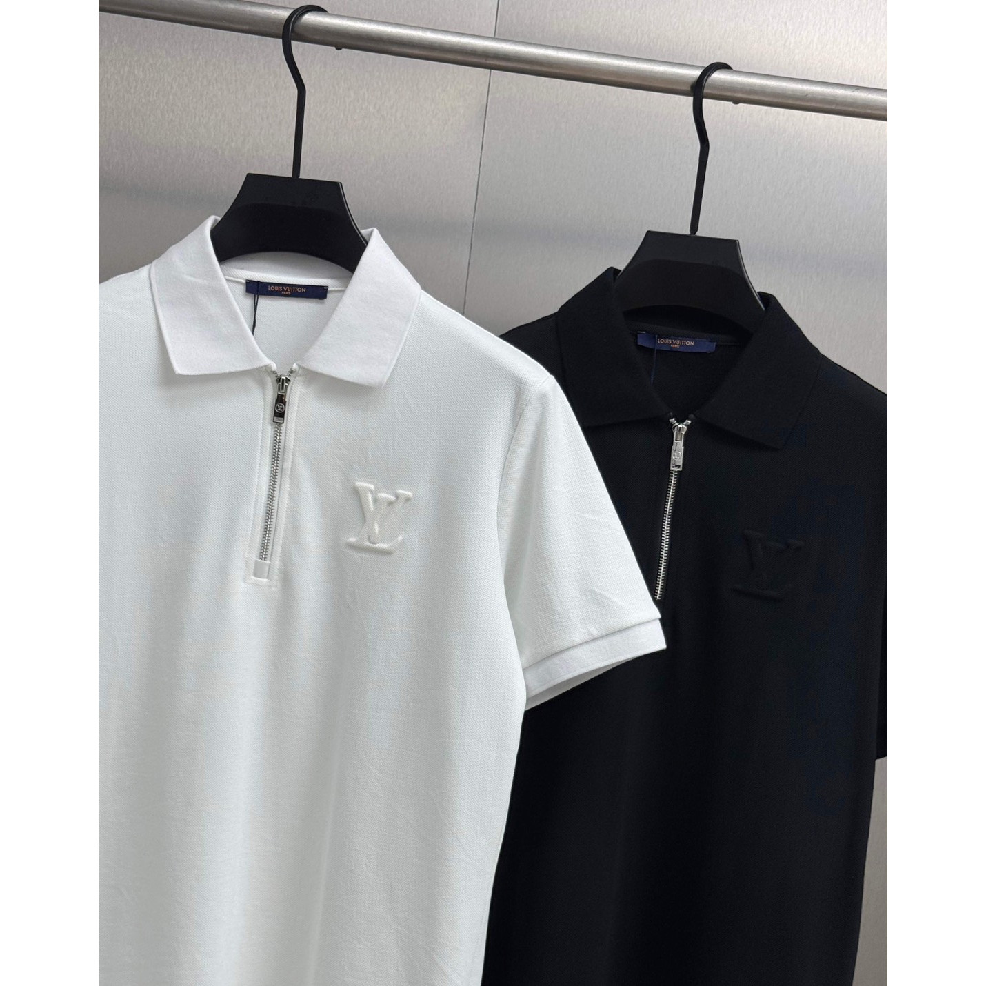 <p>LV&nbsp;短袖翻领polo衫(白)</p>