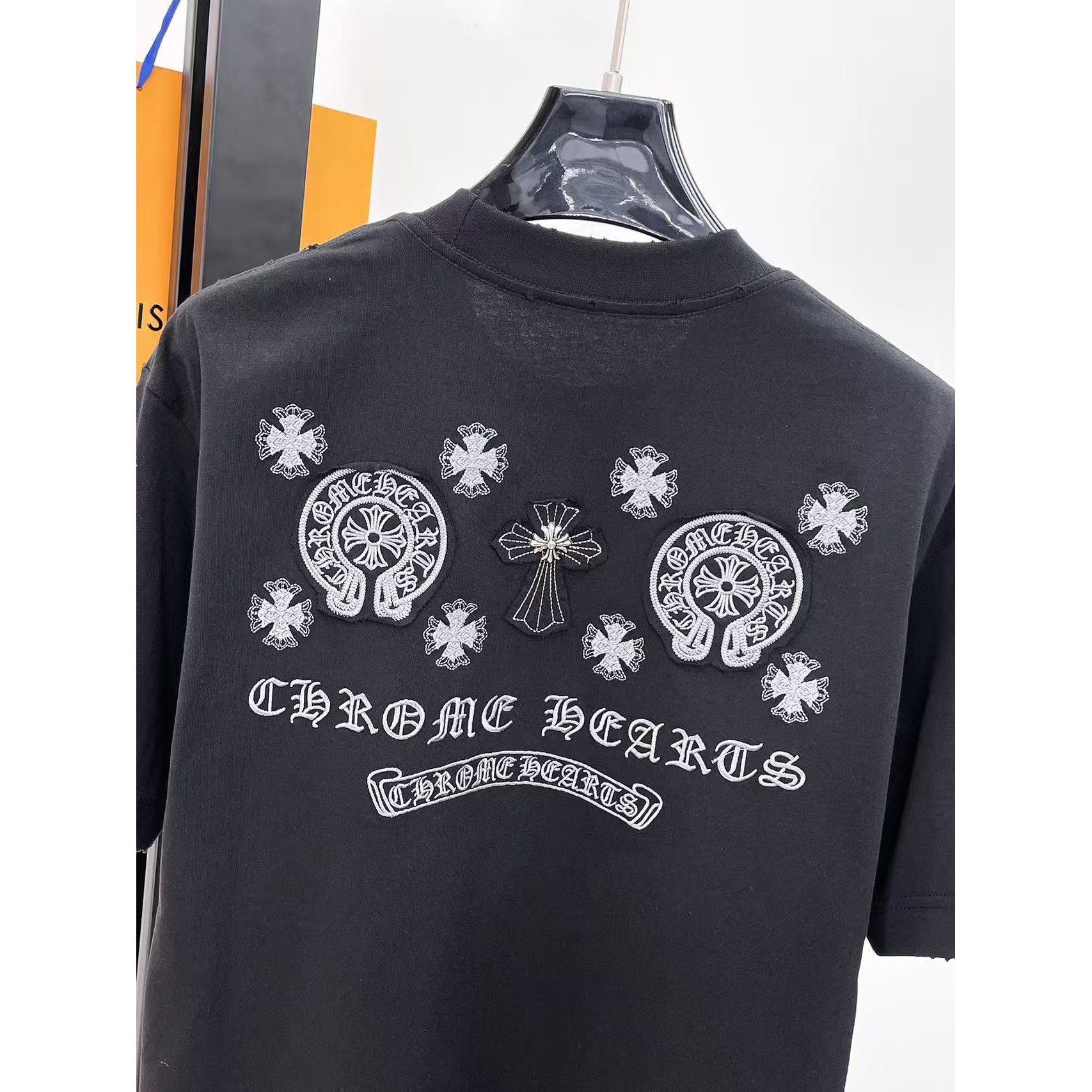 <p>CHROME HEARTS 专柜新款短袖T恤(黑)</p>