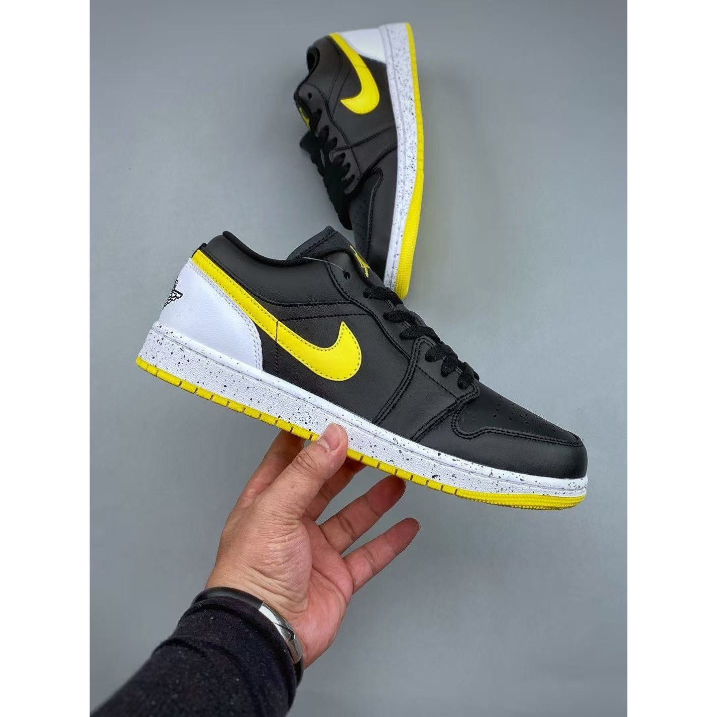<p>Nike AIR JORDAN 1LOW G &nbsp;AJ1 乔1 低帮文化休闲板鞋(黑)</p>