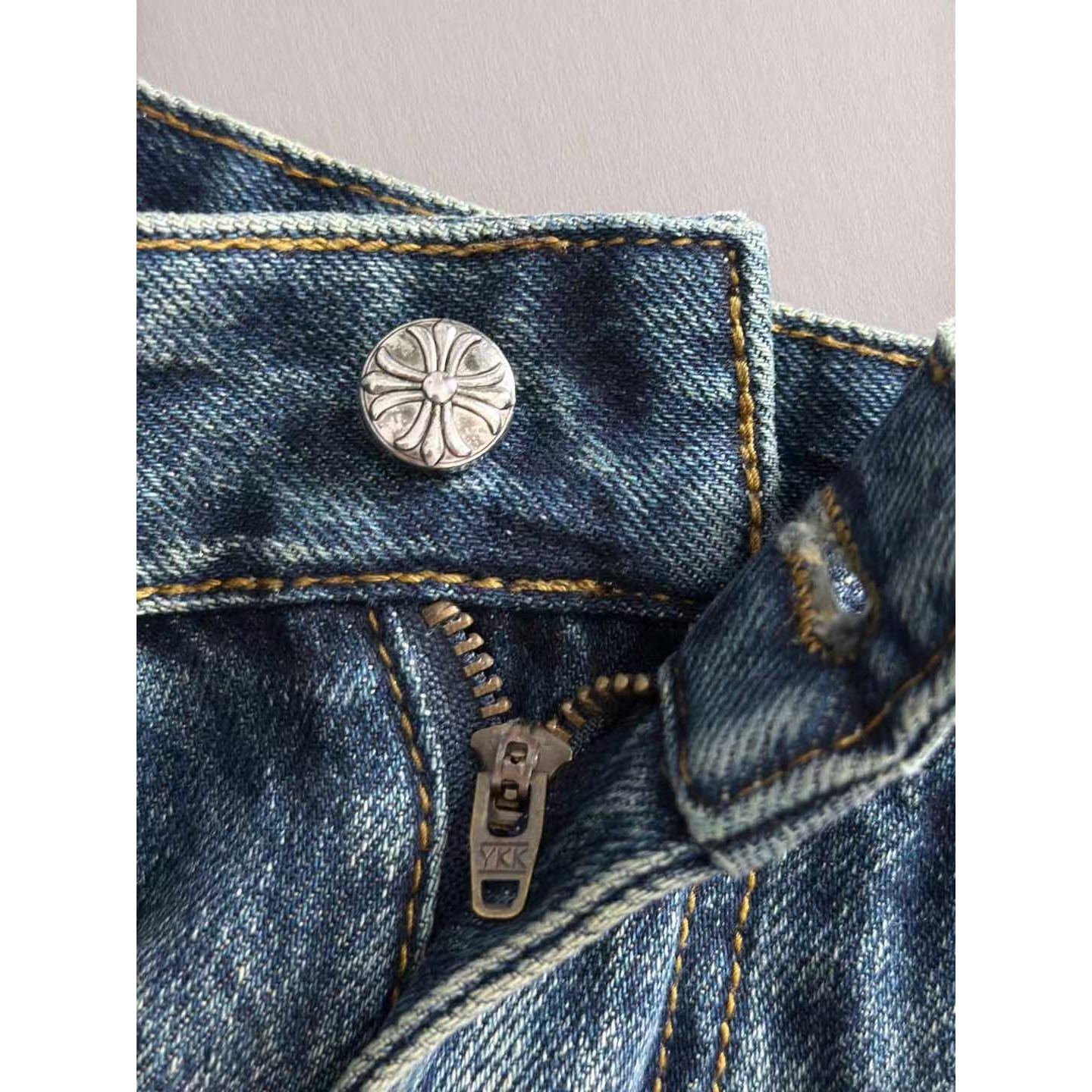 <p>CHROME HEARTS 四季款经典牛仔裤直筒长裤(藍)</p>