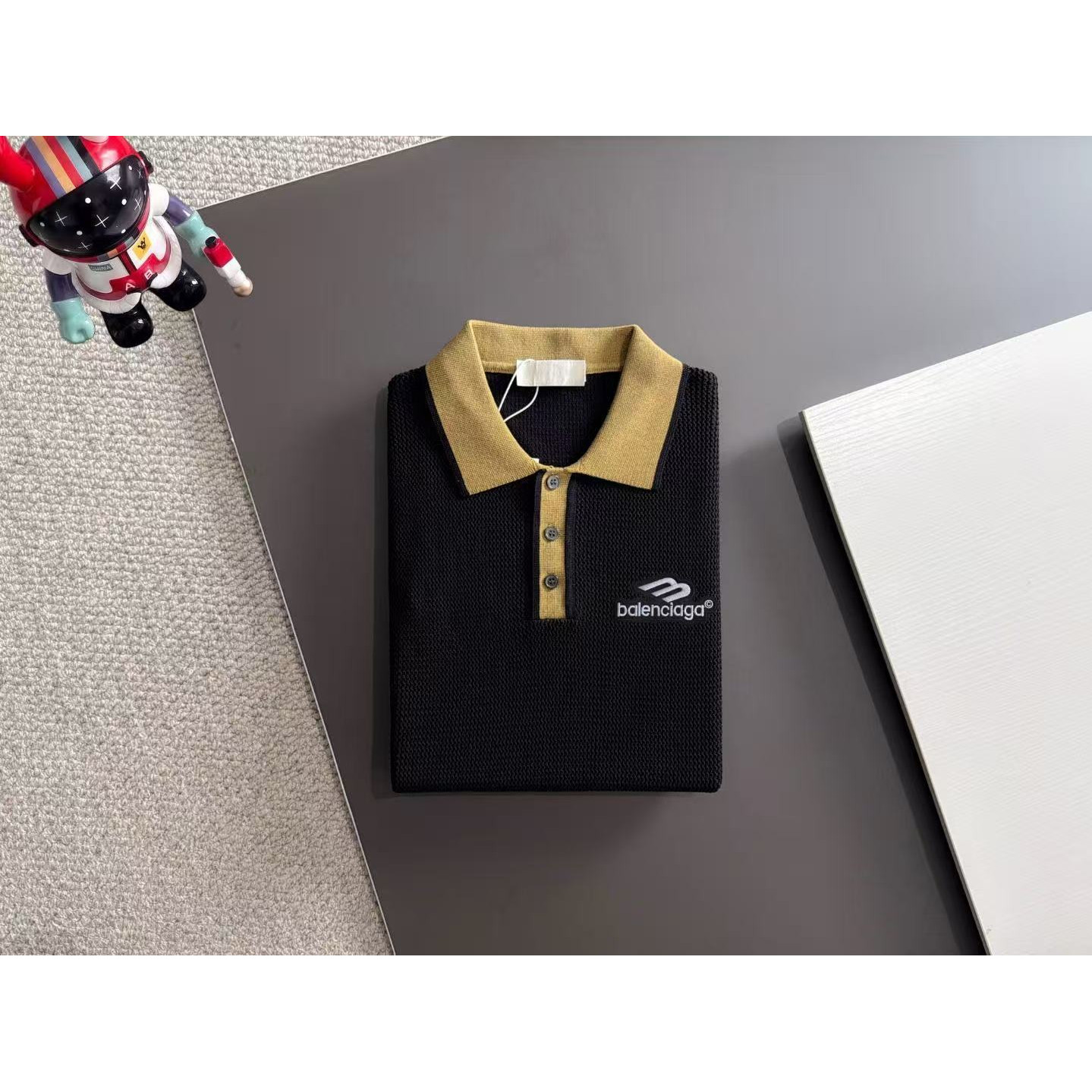<p>Balenciaga 男款短袖T恤黑色(786945)</p>