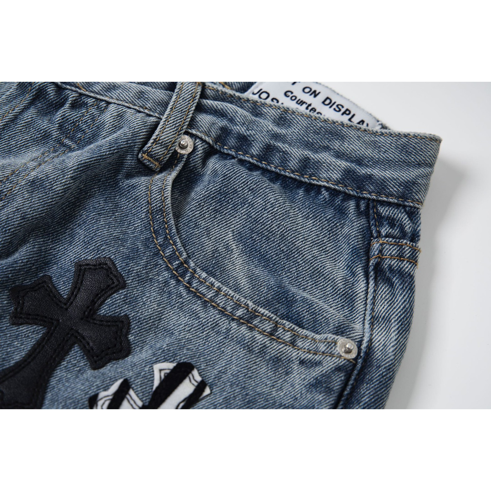 <p>CHROME HEARTS 魔王多标十字架水洗牛仔裤(1756#)</p>