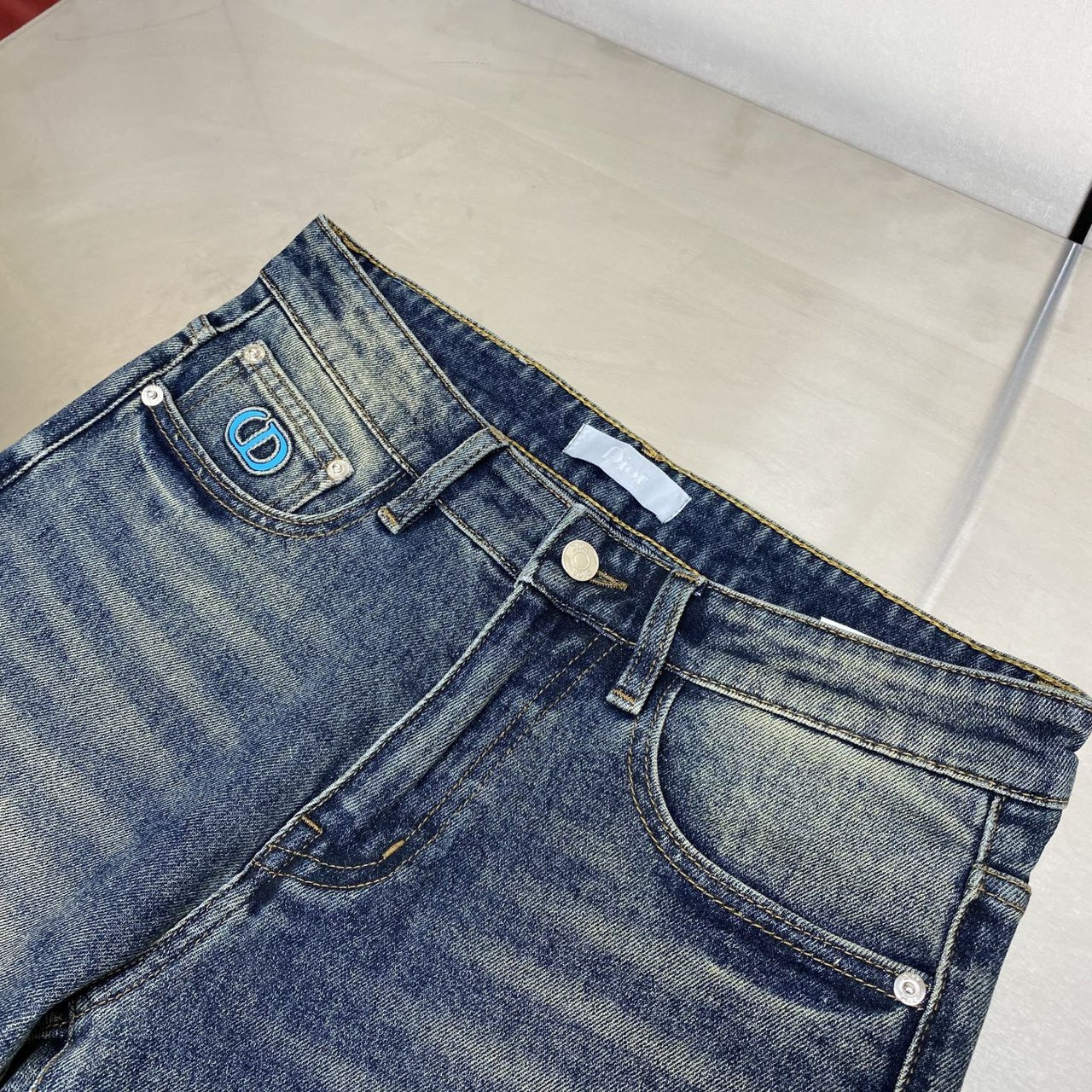 <p>DIOR 丹宁水洗牛仔裤(6902)</p>