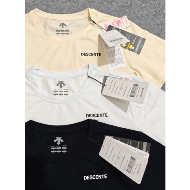 <p>DESCENTE 速乾短袖T恤</p>