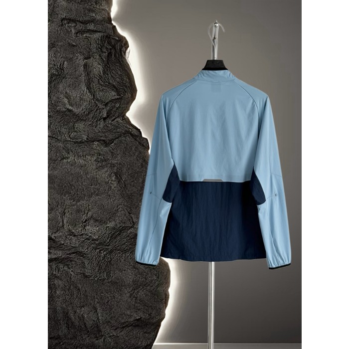 <p>On Weather Jacket Insulated 輕量外套</p>