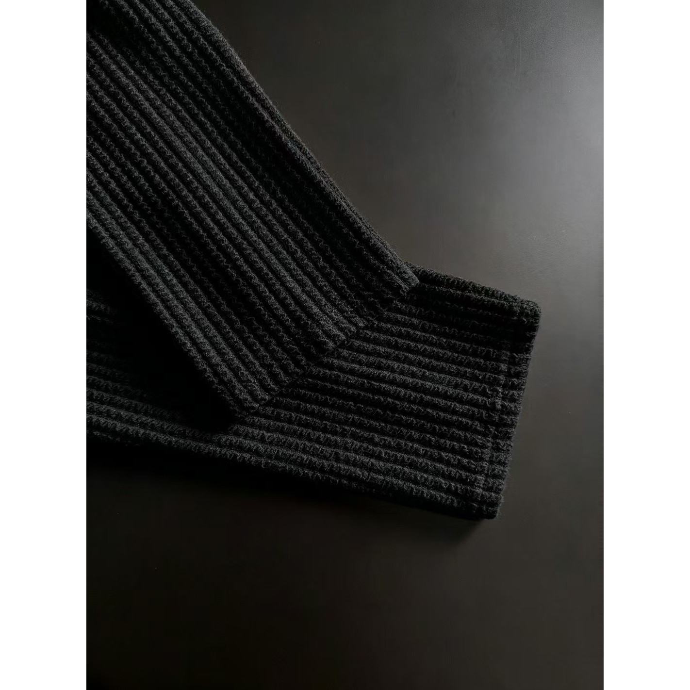 <p>Loewe 高品质男士卫衣(黑)</p>