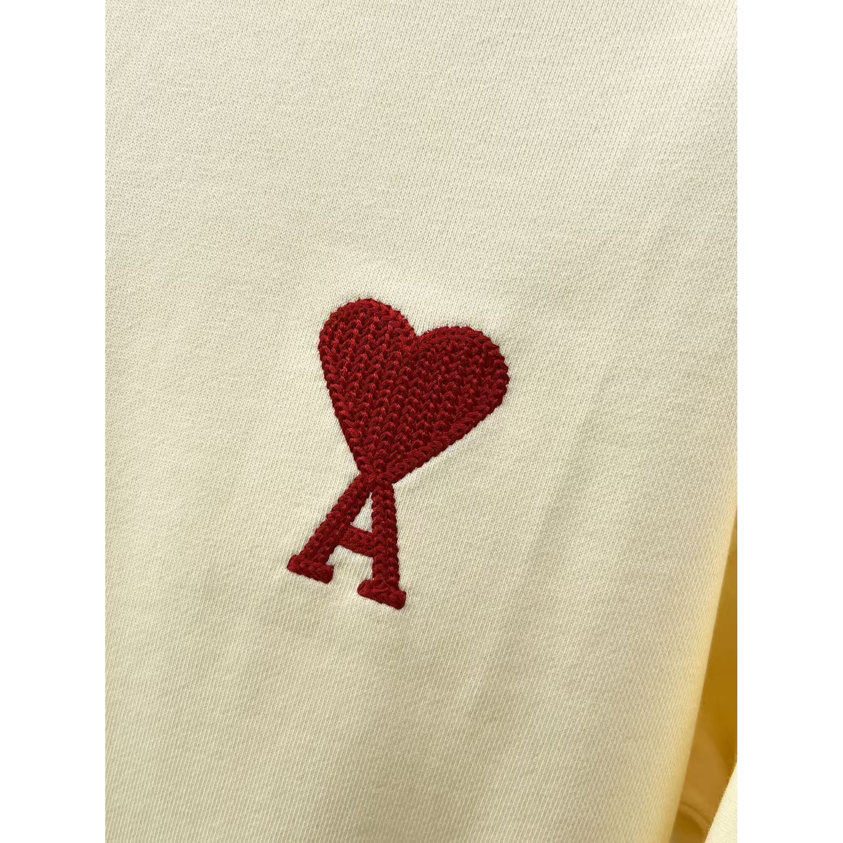 <p>AMI Paris 圓領長袖(米黃)</p>