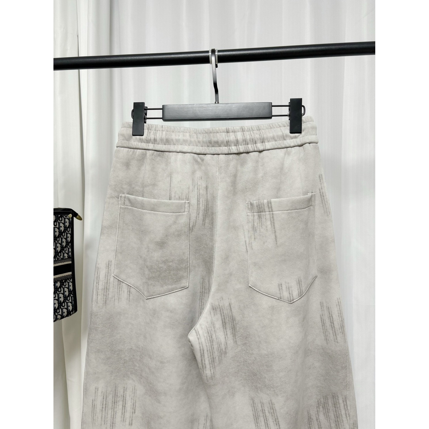 <p>Balenciaga 休闲长裤(灰)</p>